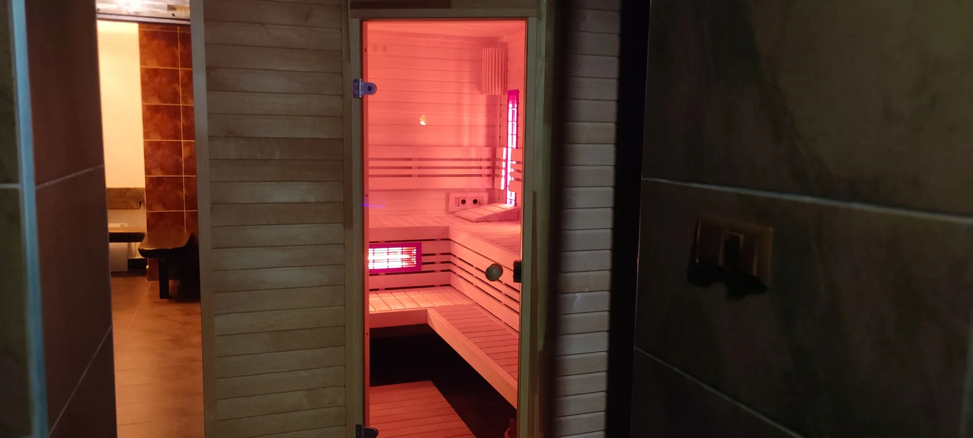 Privátní vstup do finské nebo infrasauny pro 2, 3 nebo 4 osoby