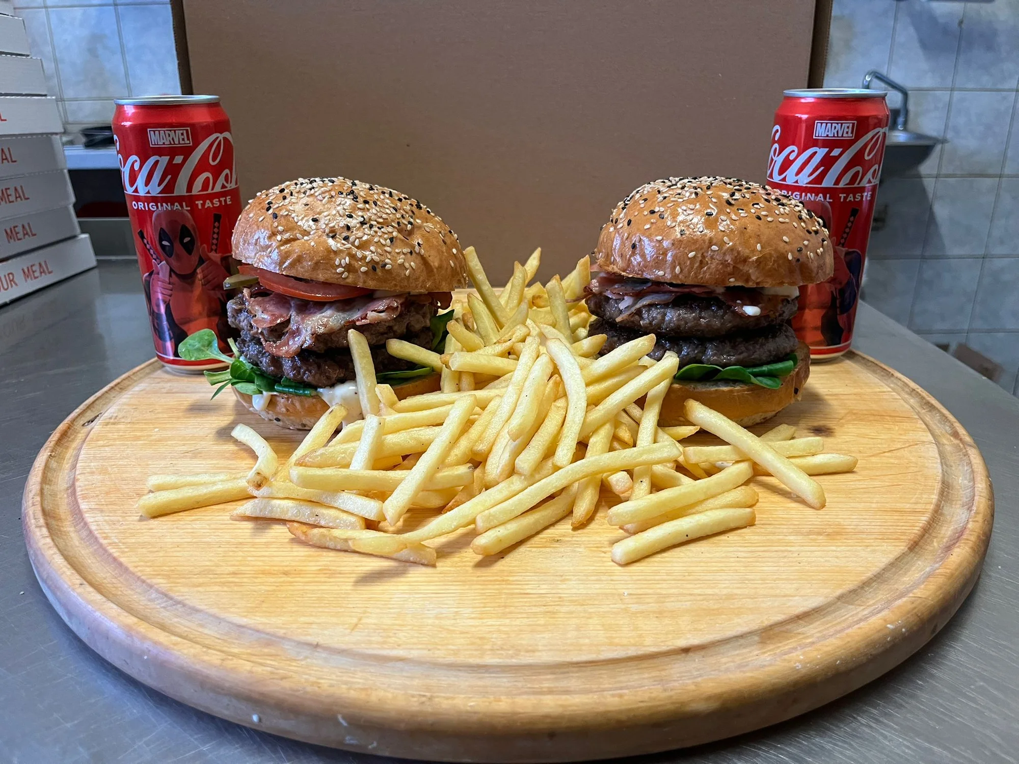 Otevřené vouchery do bistra s pizzou, burgery i denním menu a rozvoz po Opavě zdarma