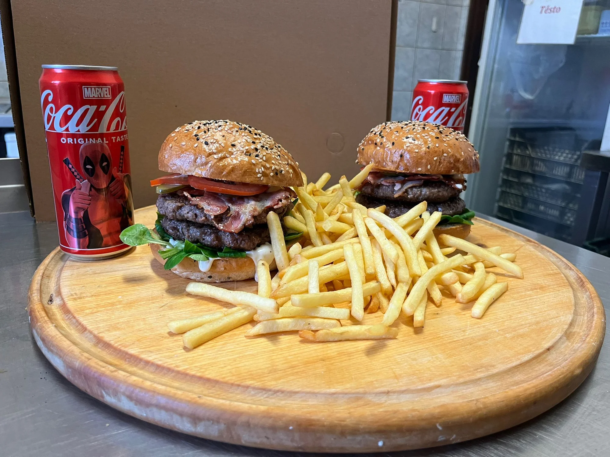 Otevřené vouchery do bistra s pizzou, burgery i denním menu a rozvoz po Opavě zdarma
