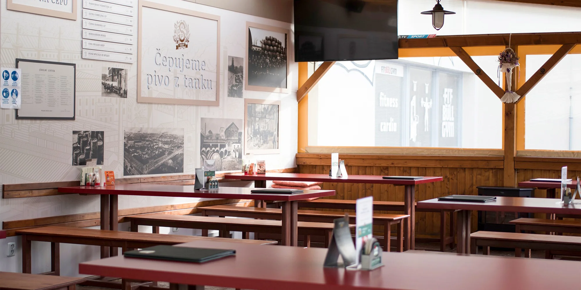 Pečená kachna pro dva se zelím, variací knedlíků i dezertem