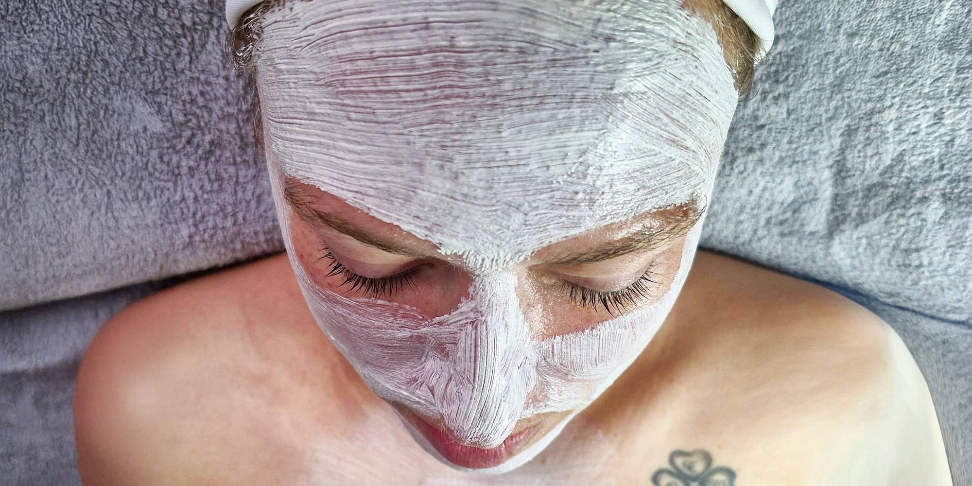 Kompletní péče o pleť: masáž Gua Sha, hloubkové čištění i chemický peeling