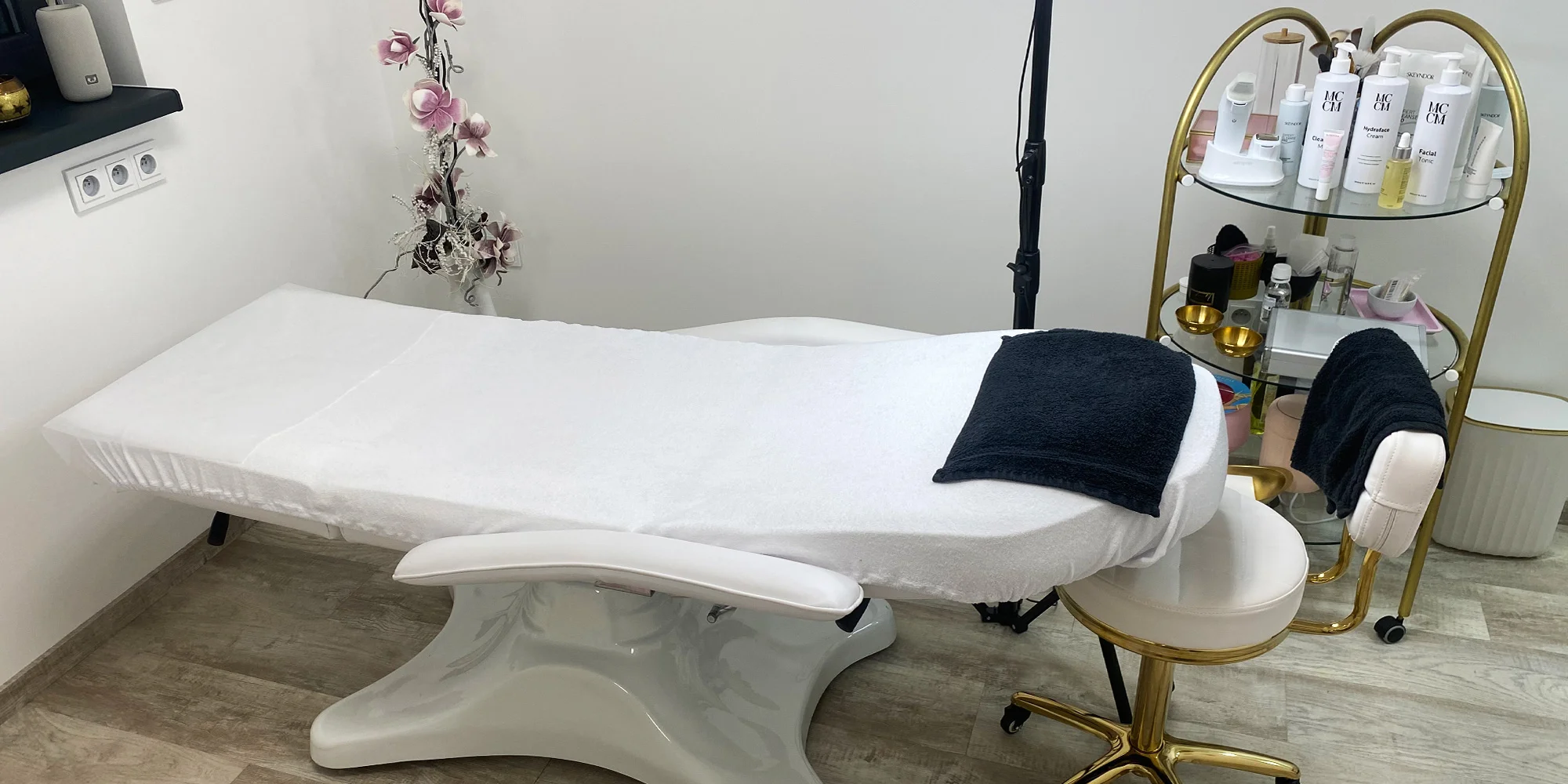 Permanentní make-up očních linek, rtů technikou akvarel či pudrového obočí