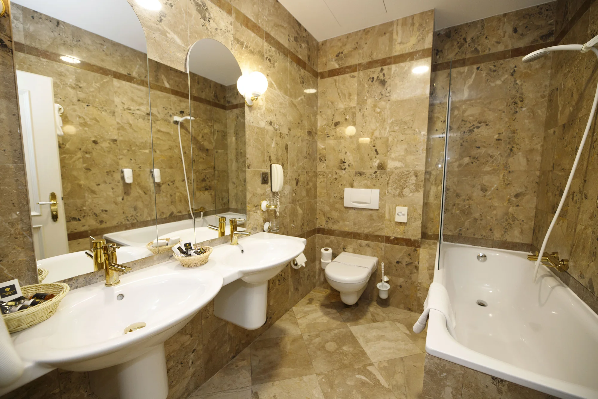 Pobyt v centru Českého Krumlova: elegantní pokoje a bufetové snídaně