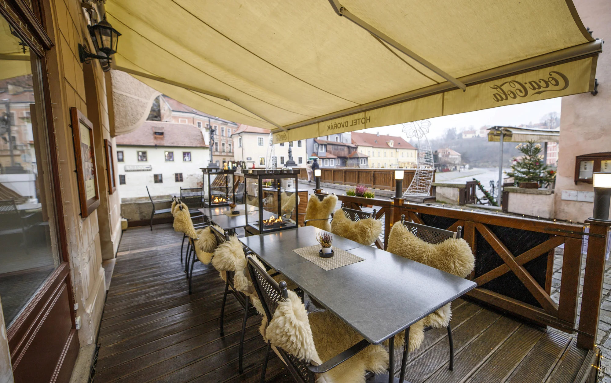 Pobyt v centru Českého Krumlova: elegantní pokoje a bufetové snídaně