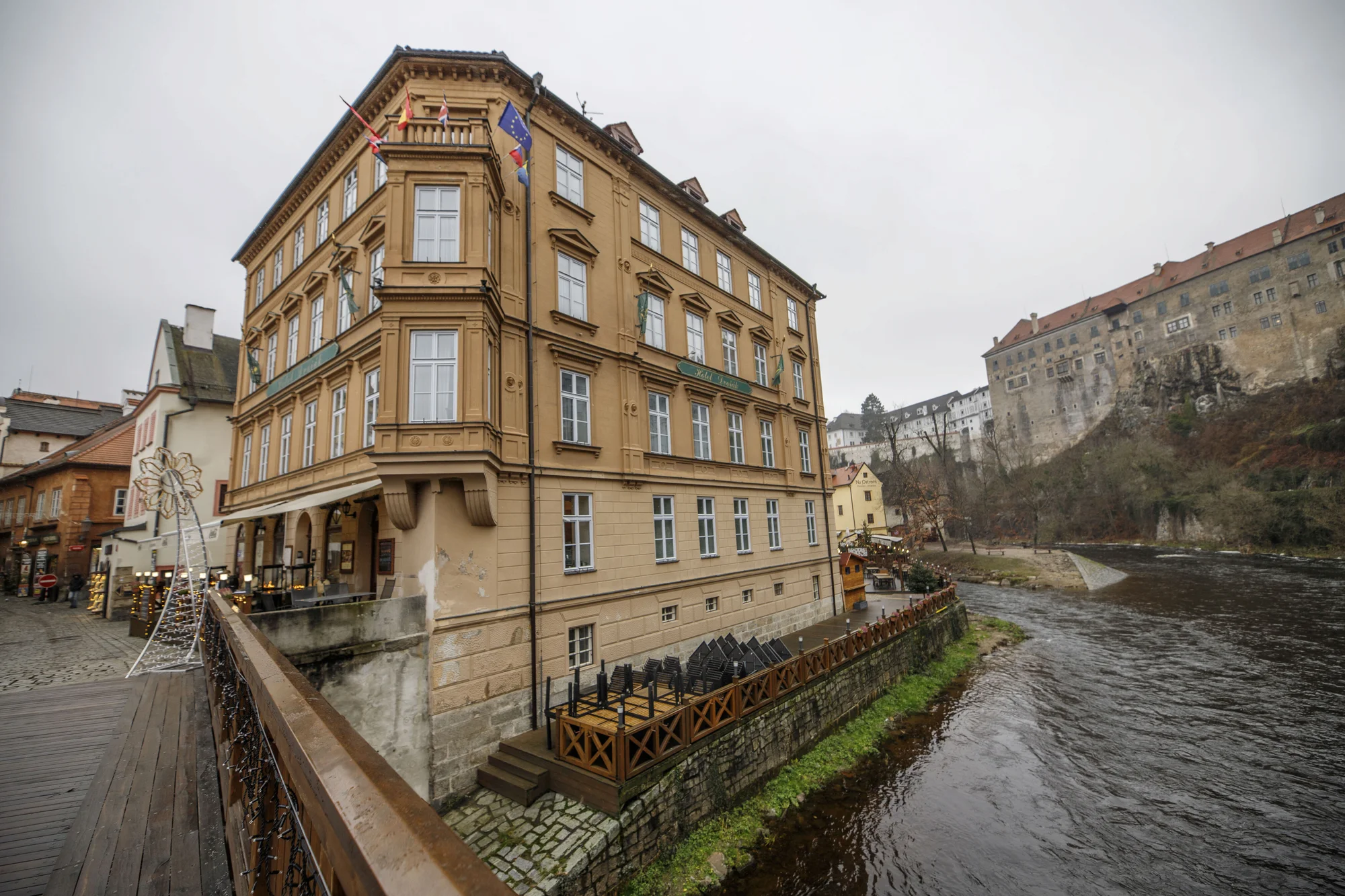 Pobyt v centru Českého Krumlova: elegantní pokoje a bufetové snídaně