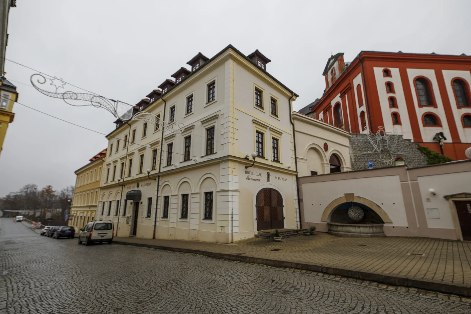 Dovolená v podhradí: pobyt se snídaní u hradu Loket, vstup do dvou muzeí v ceně