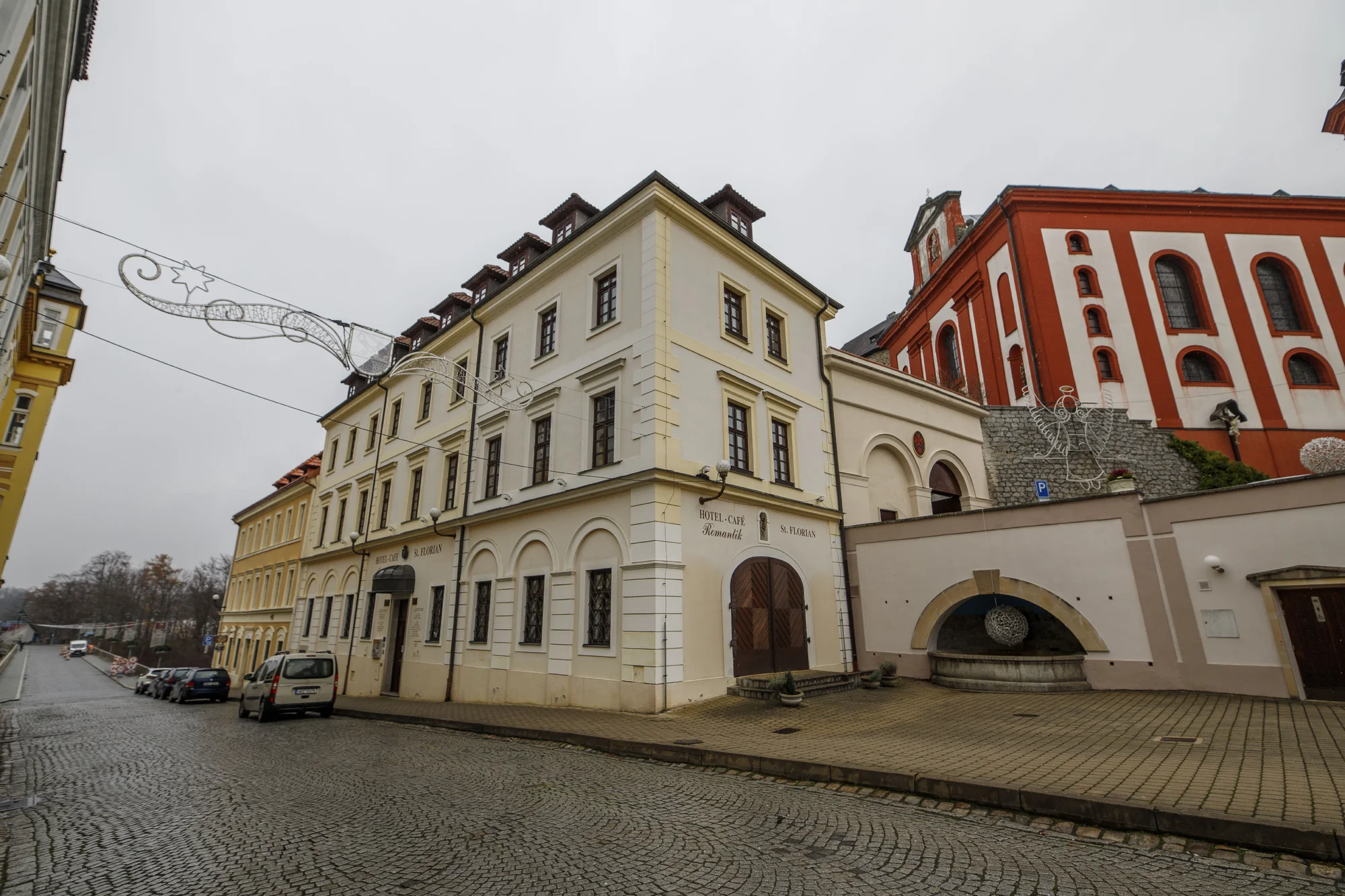 Dovolená v podhradí: pobyt se snídaní u hradu Loket, vstup do dvou muzeí v ceně