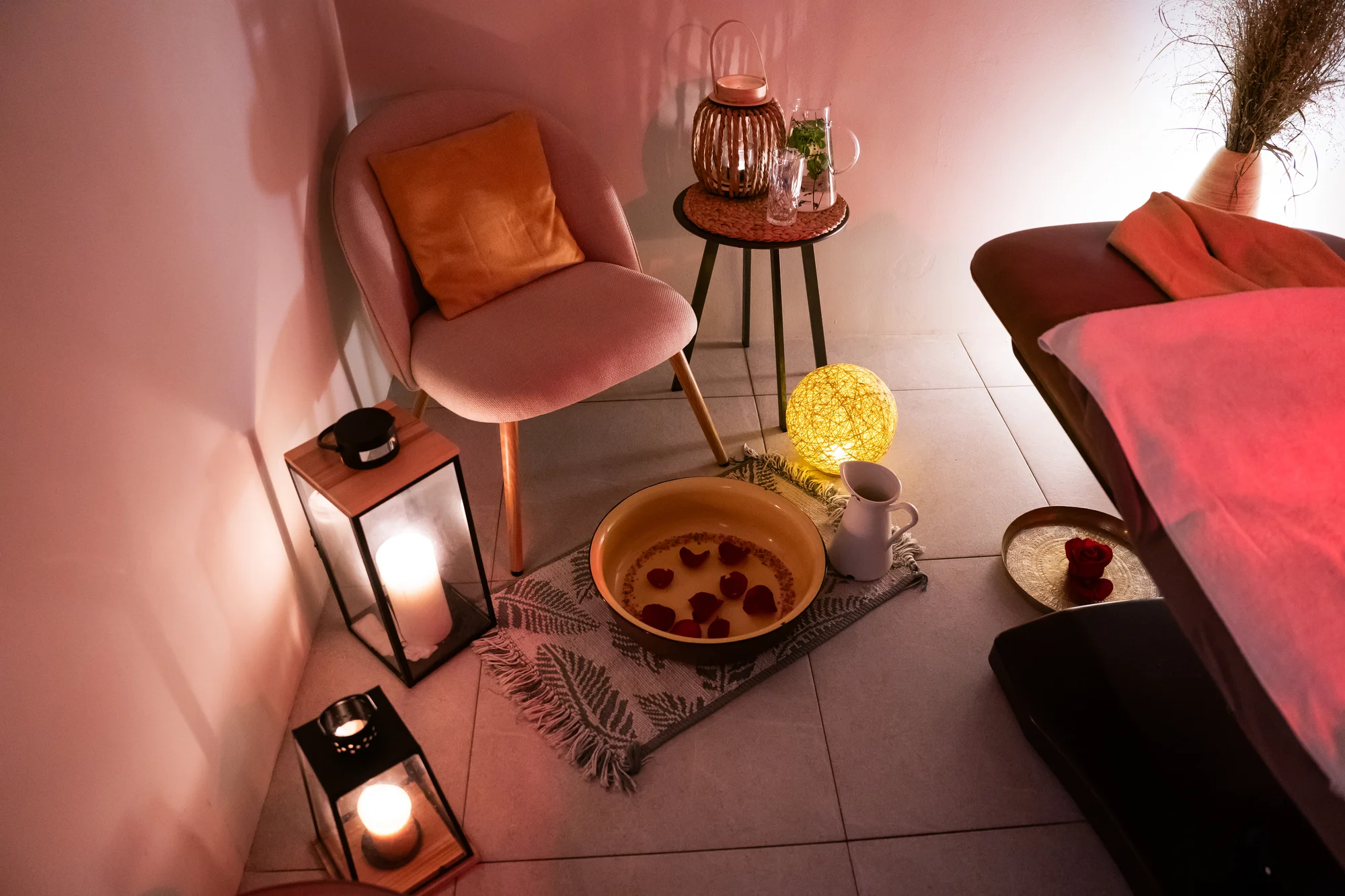 Luxusní relaxační celotělové balíčky plné péče: uklidňující koupel nohou, peeling a zábal i celotělová masáž