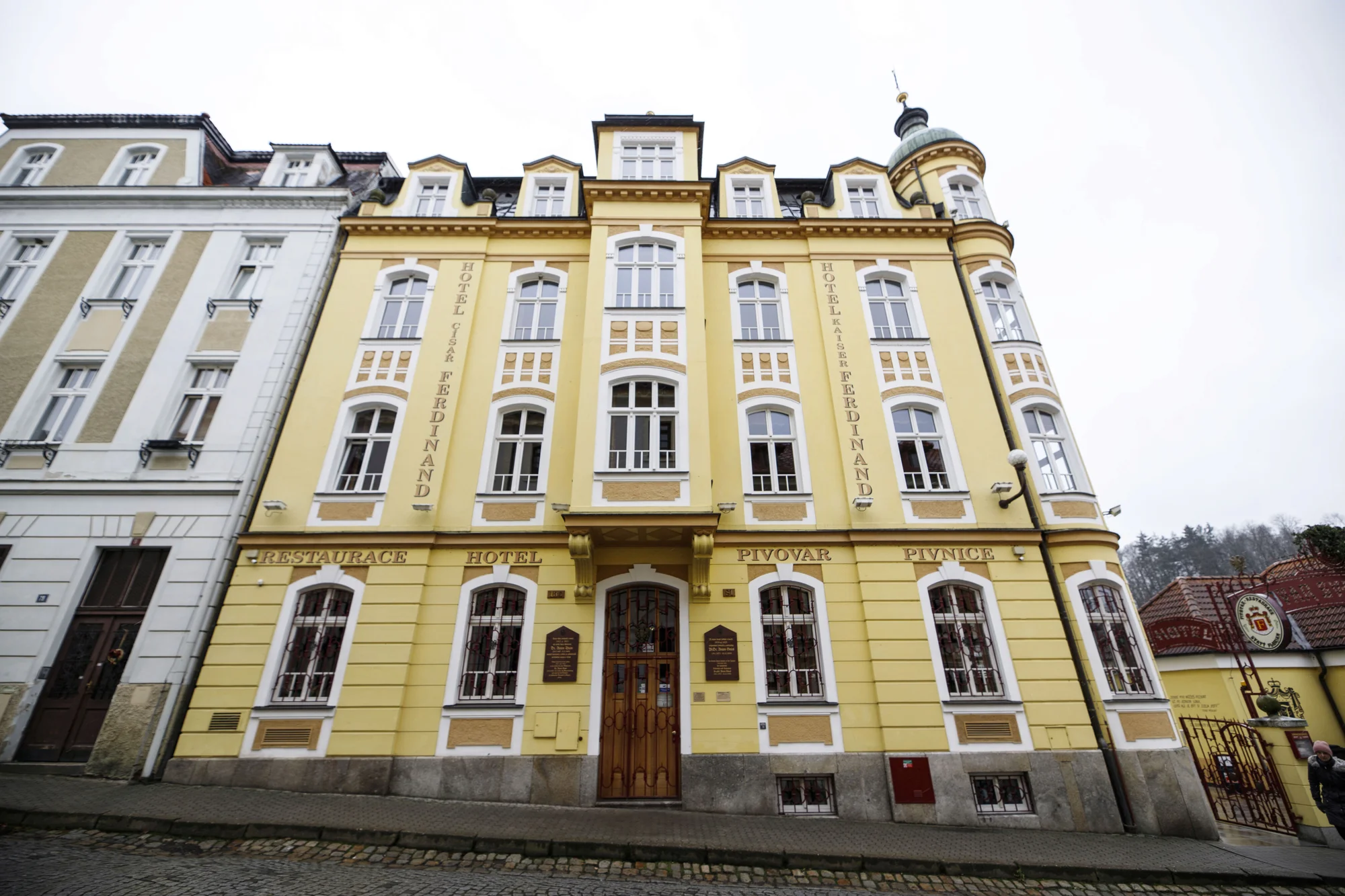 Dovolená v podhradí: pobyt se snídaní u hradu Loket, vstup do dvou muzeí v ceně