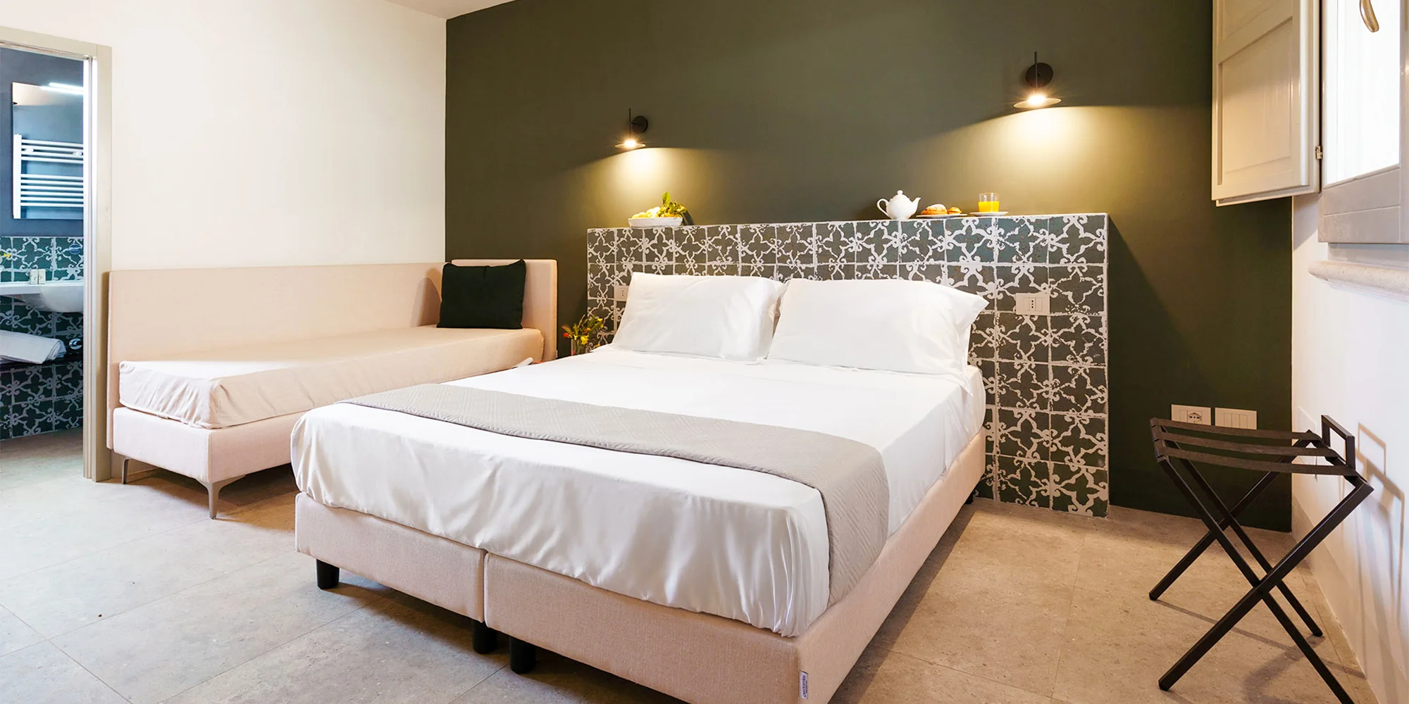 Dovolená v Apulii: hotel v olivovém háji blízko moře, snídaně a bazén