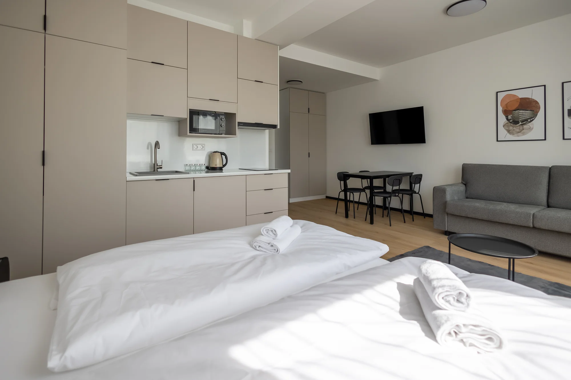 Moderní apartmány v maďarském Miskolci: snídaně, sleva do dětského parku i na motokáry