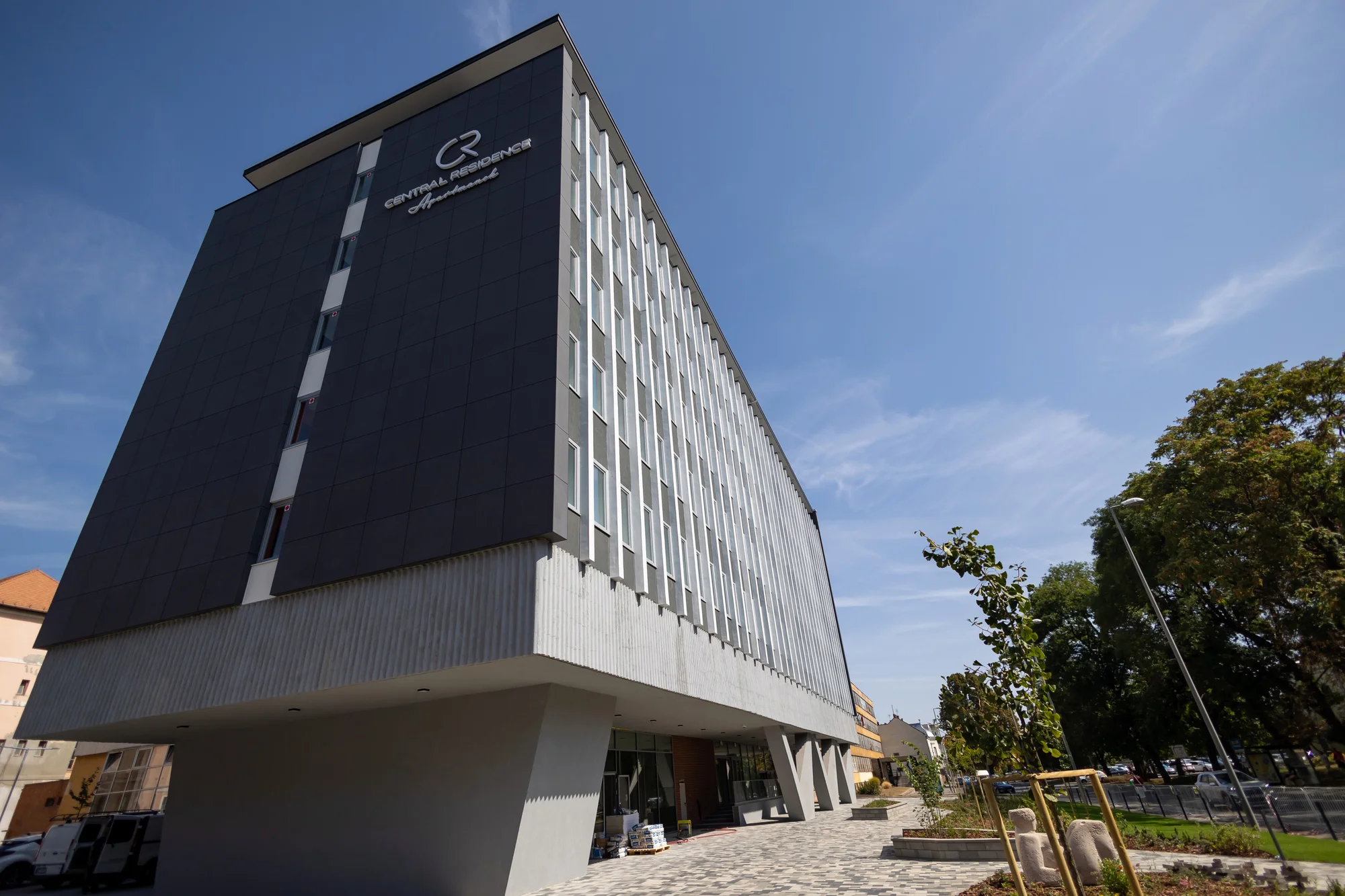 Moderní apartmány v maďarském Miskolci: snídaně, sleva do dětského parku i na motokáry
