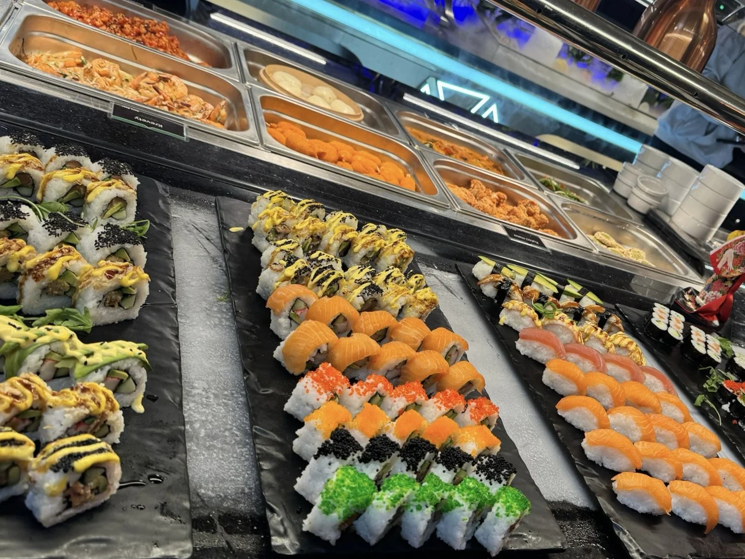 All you can eat v karlínském Bali Bali: studený a teplý wok a sushi bufet s asijskými specialitami