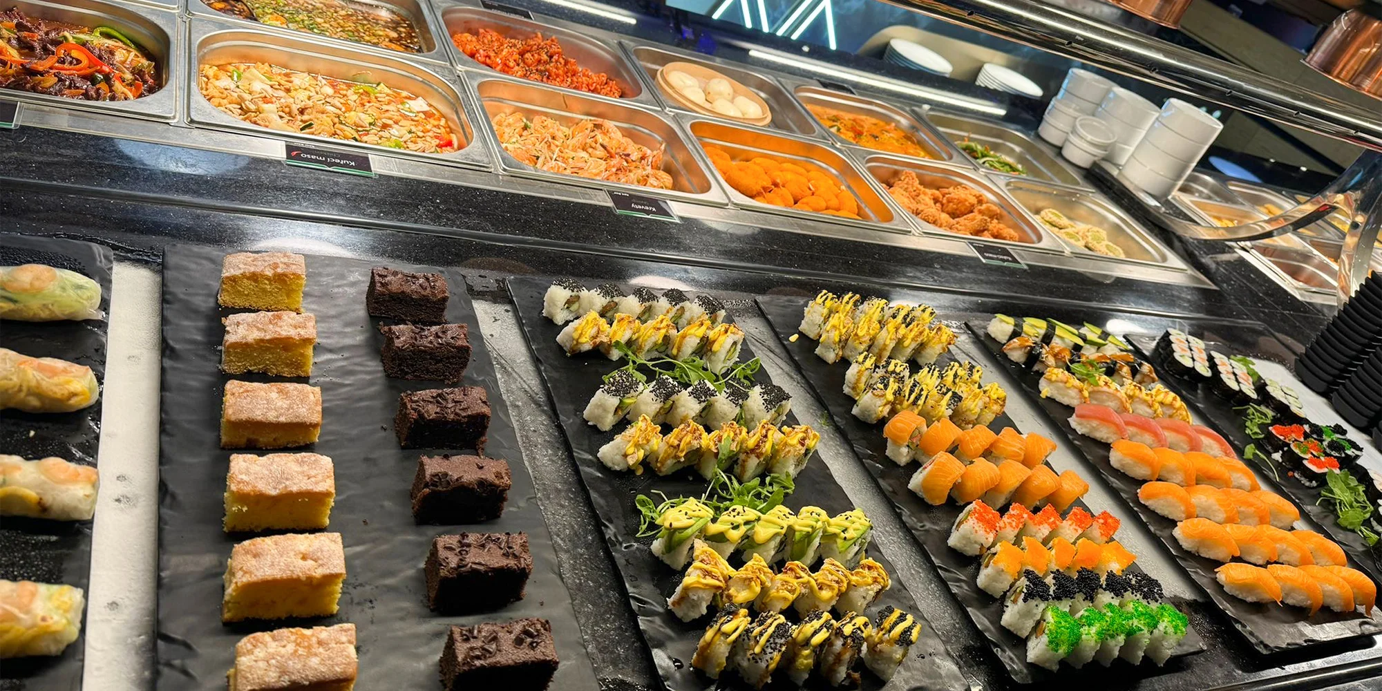 All you can eat v karlínském Bali Bali: studený a teplý wok a sushi bufet s asijskými specialitami
