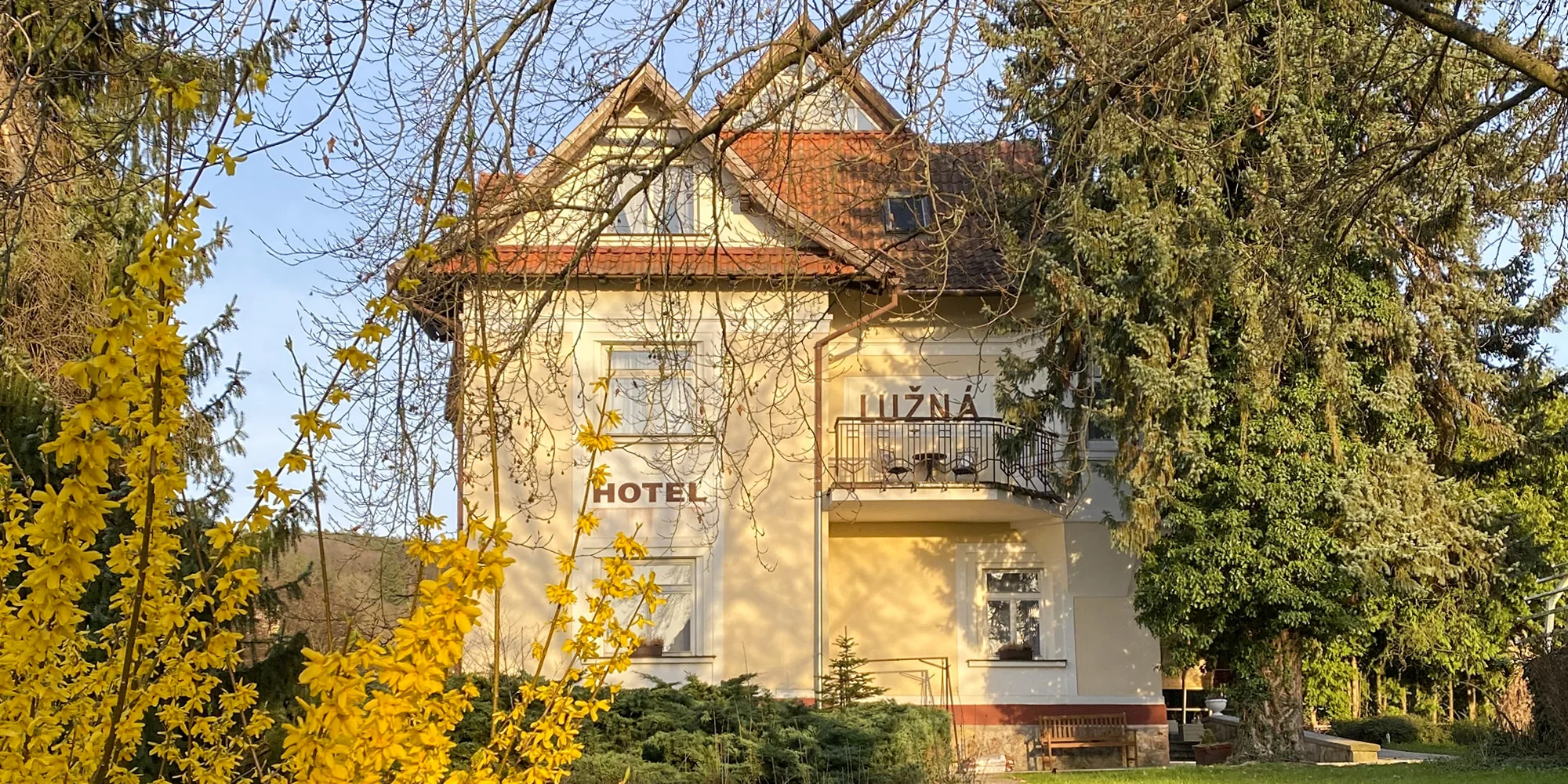 Luhačovice na pohodu: hotel se snídaní blízko kolonády