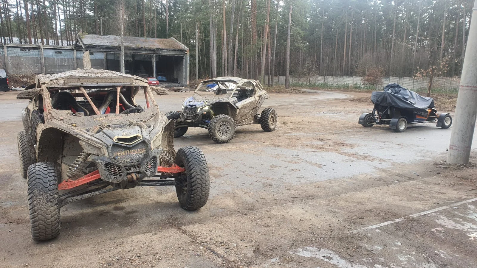 Offroadová jízda v dakarské buggy Can-am: 15 min. spolujízdy či řízení i svezení profi jezdcem