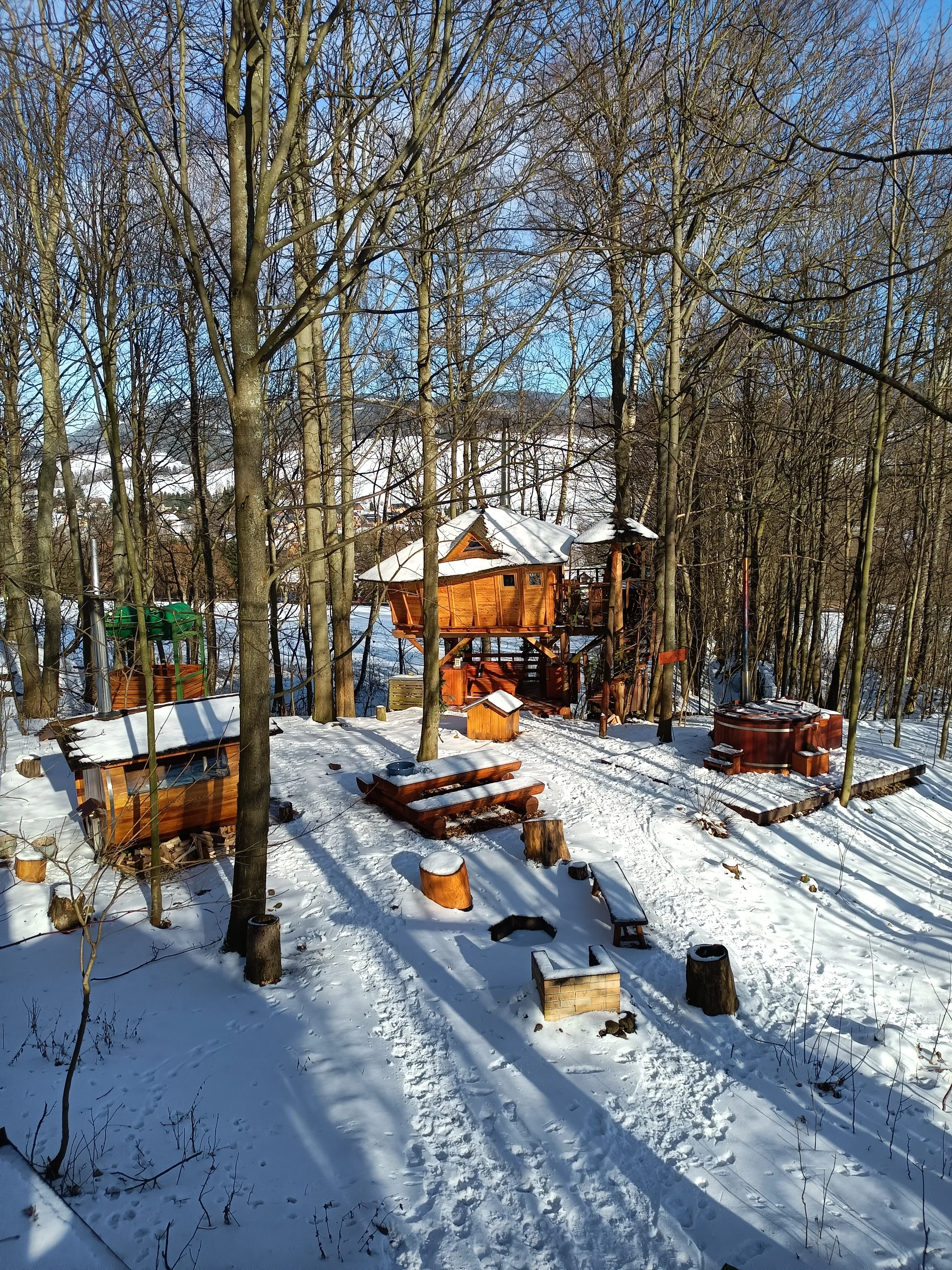 Treehouse na Dolní Moravě: privátní vířivka, finská sauna i gril až pro 4 os.