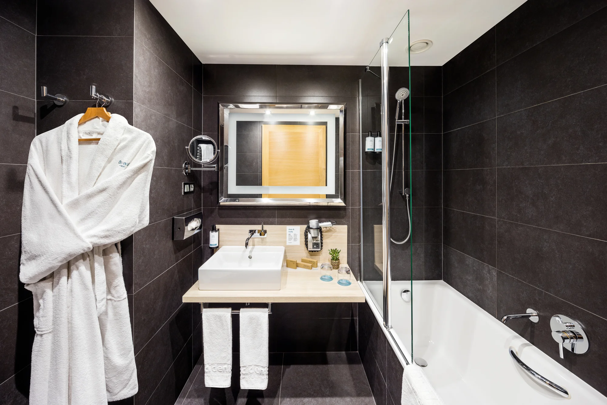 Pobyt v luxusním 4* hotelu v Praze pro pár i rodinu: snídaně, polopenze, sauna, fitness