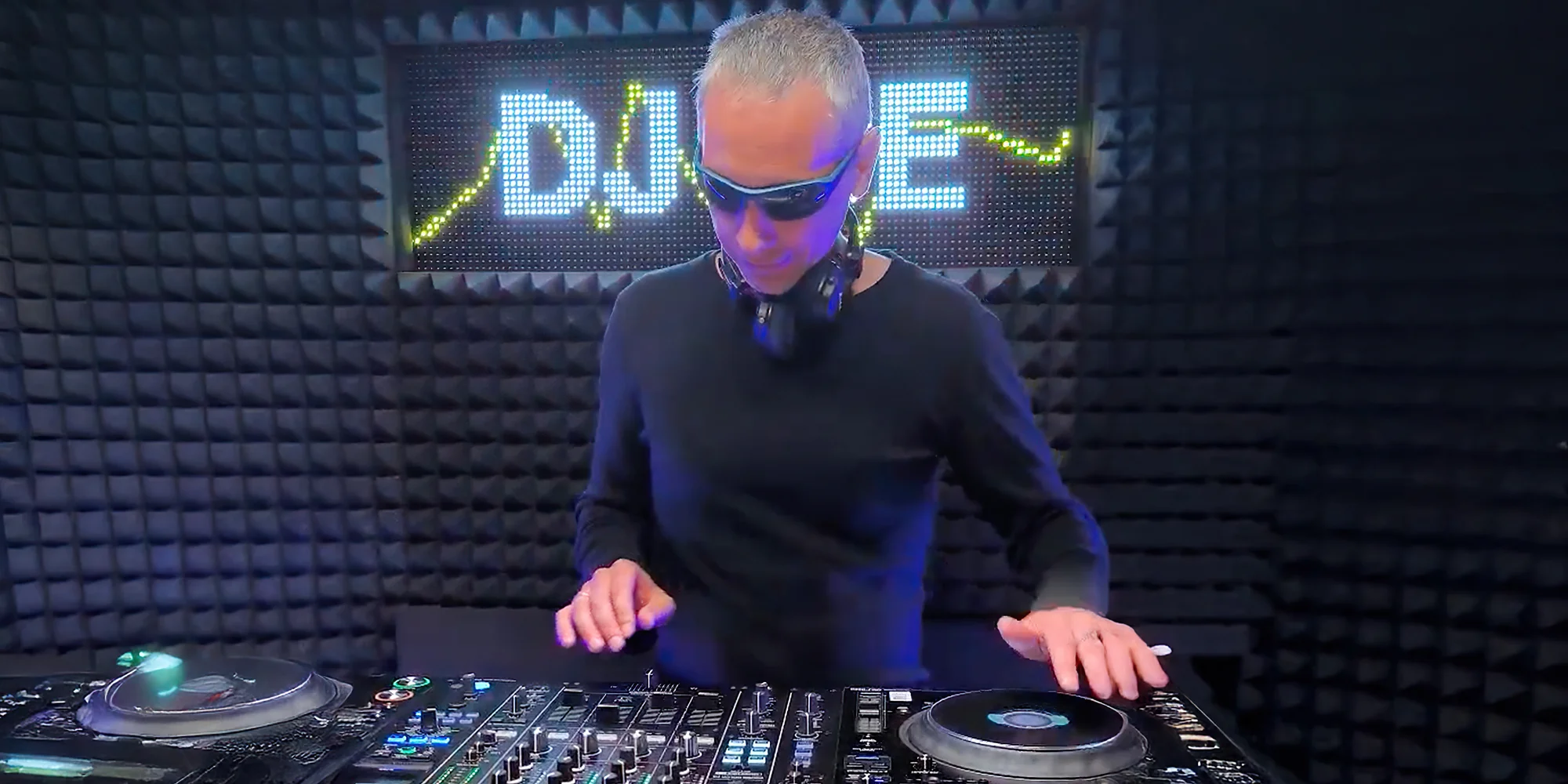 Interaktivní DJ kurzy pro začátečníky: až 2,5 hod. zábavy pro 1 či 2 osoby