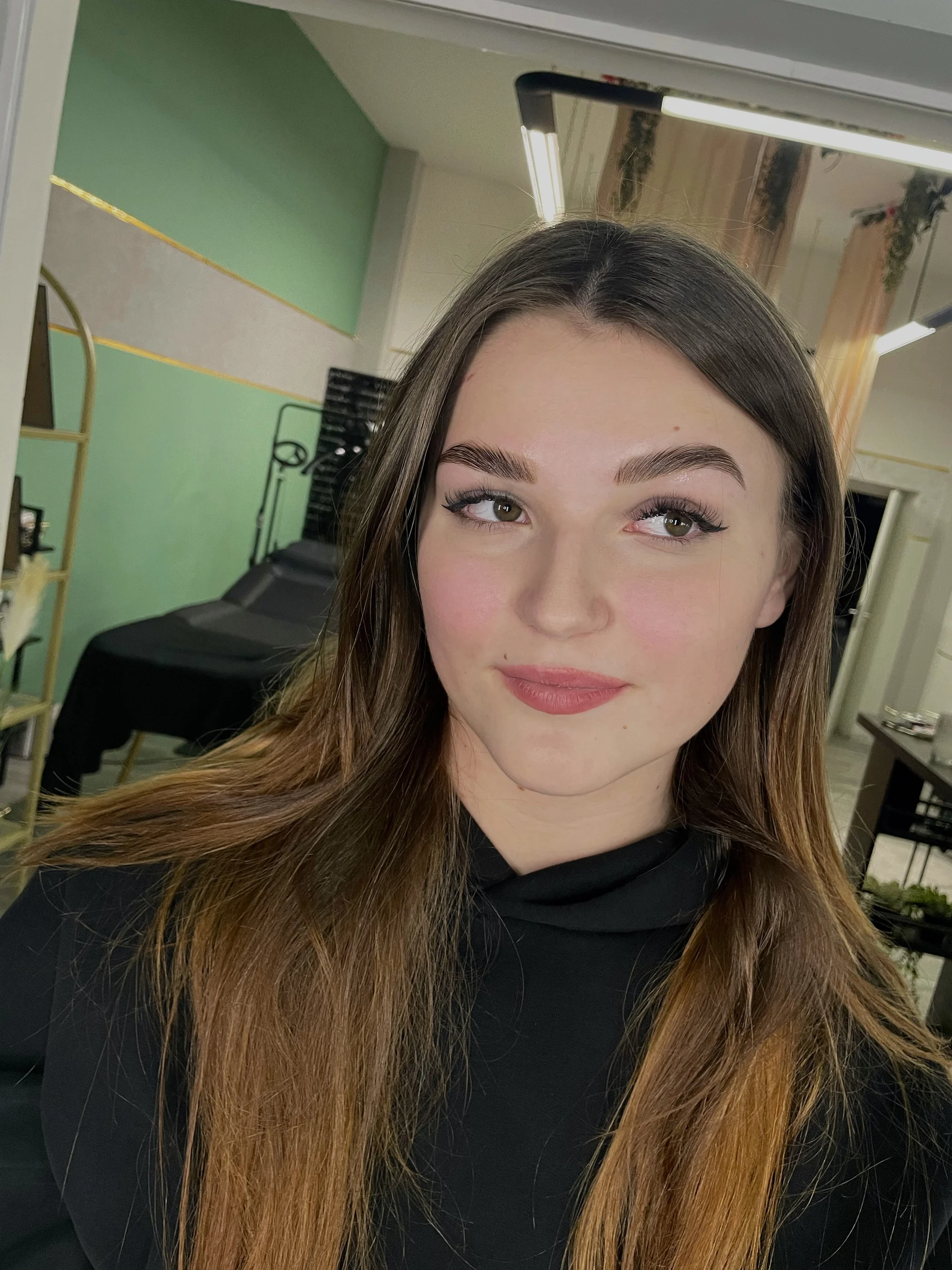 Smyslné řasy a obočí: lash lifting či laminace obočí i včetně barvení