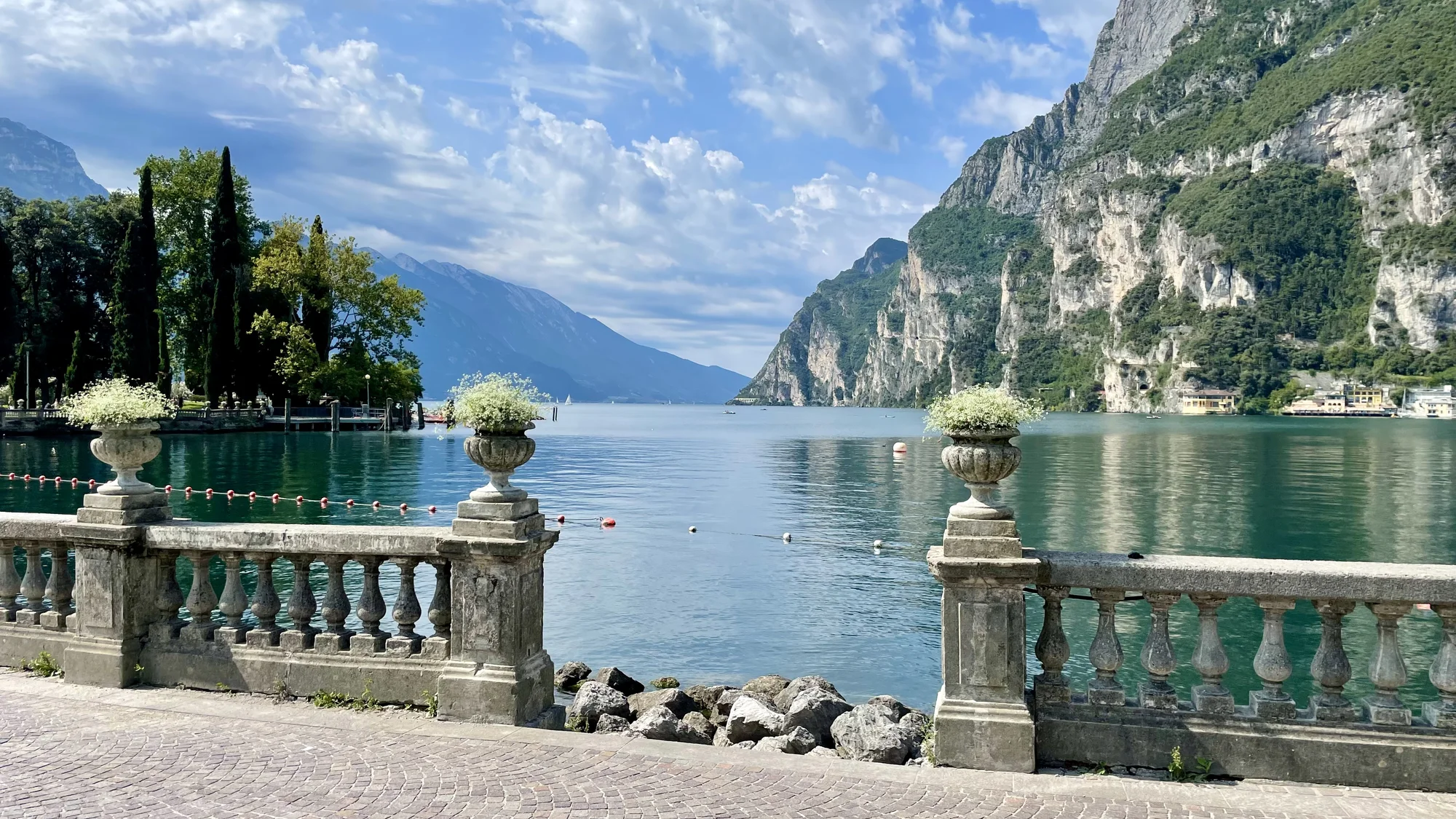 Třídenní výlet autobusem k italskému jezeru Lago di Garda vč. koupání a prohlídky památek