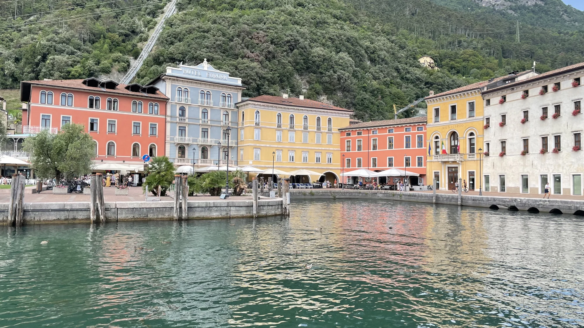 Třídenní výlet autobusem k italskému jezeru Lago di Garda vč. koupání a prohlídky památek