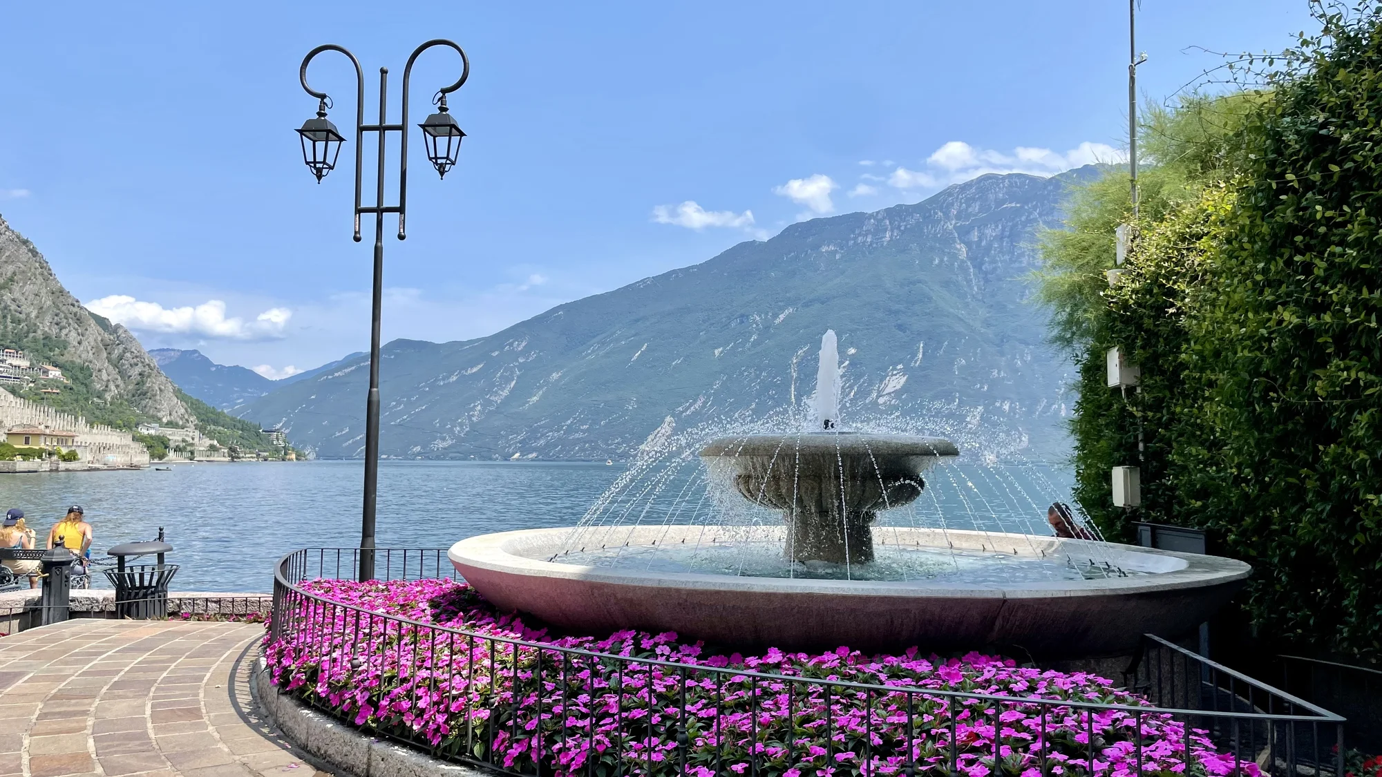 Třídenní výlet autobusem k italskému jezeru Lago di Garda vč. koupání a prohlídky památek