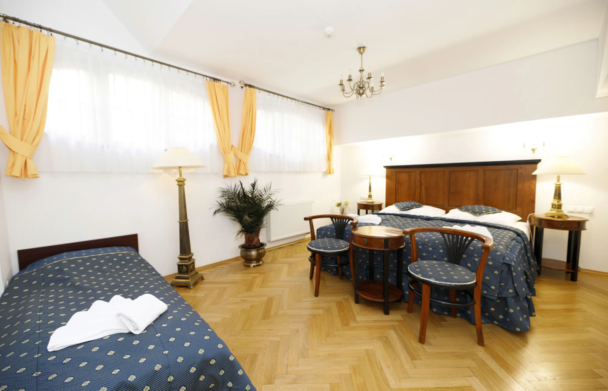 Pobyt v centru Karlových Varů s výhledem na kolonádu: historický hotel se snídaní a wellness