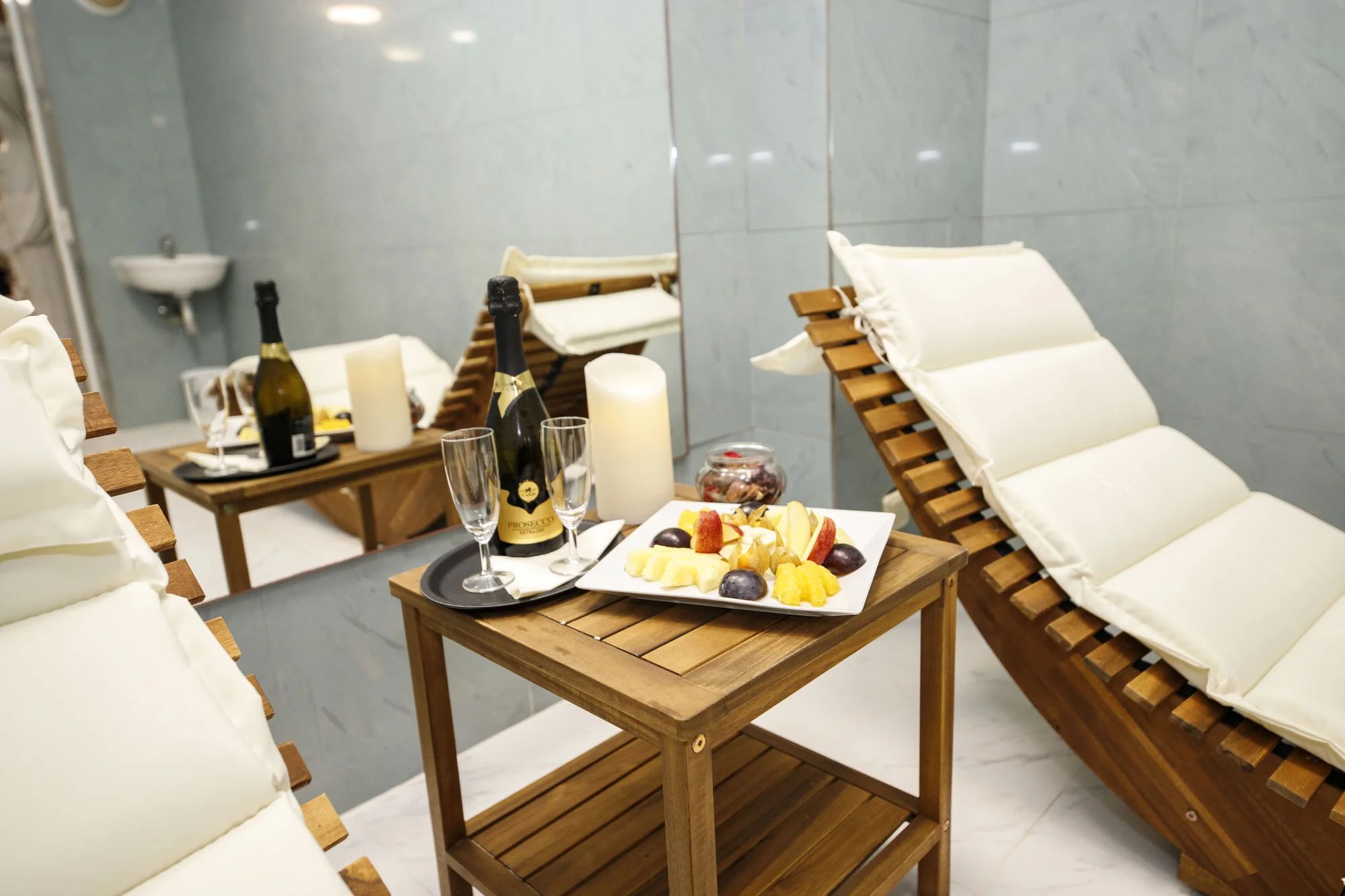 Pobyt v centru Karlových Varů s výhledem na kolonádu: historický hotel se snídaní a wellness