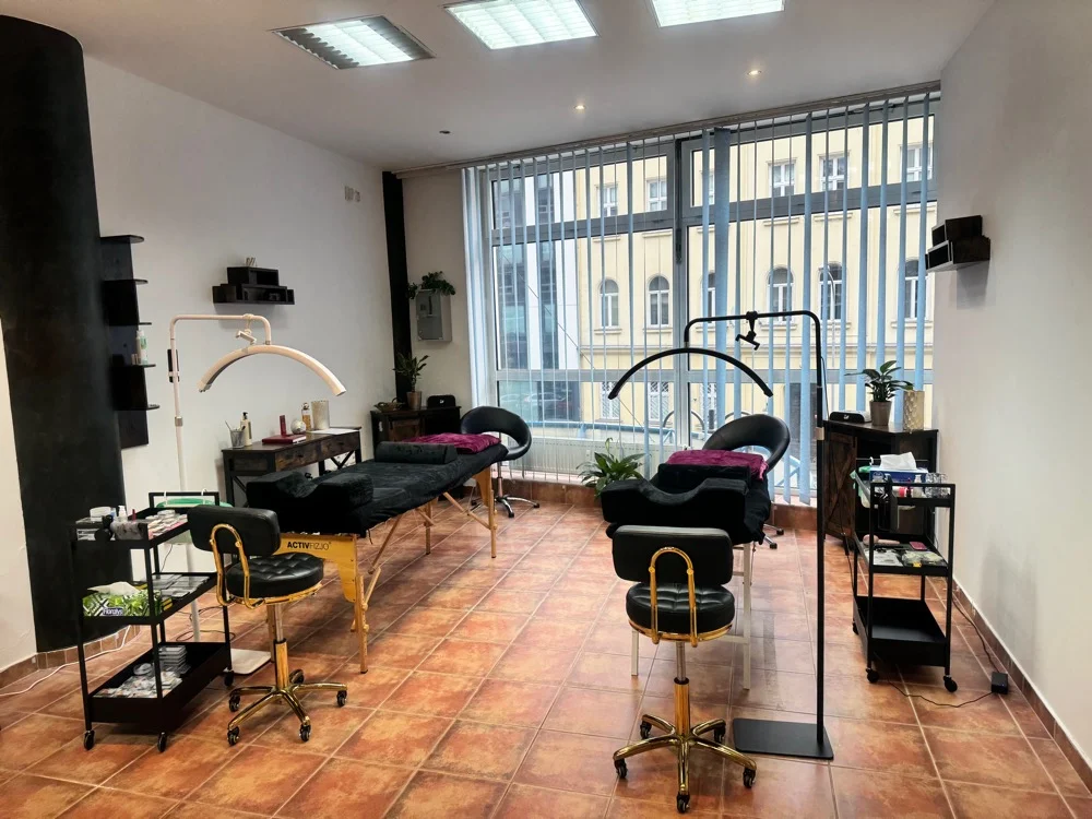 Ušetřete čas strávený líčením: permanentní make-up meziřasové oční linky