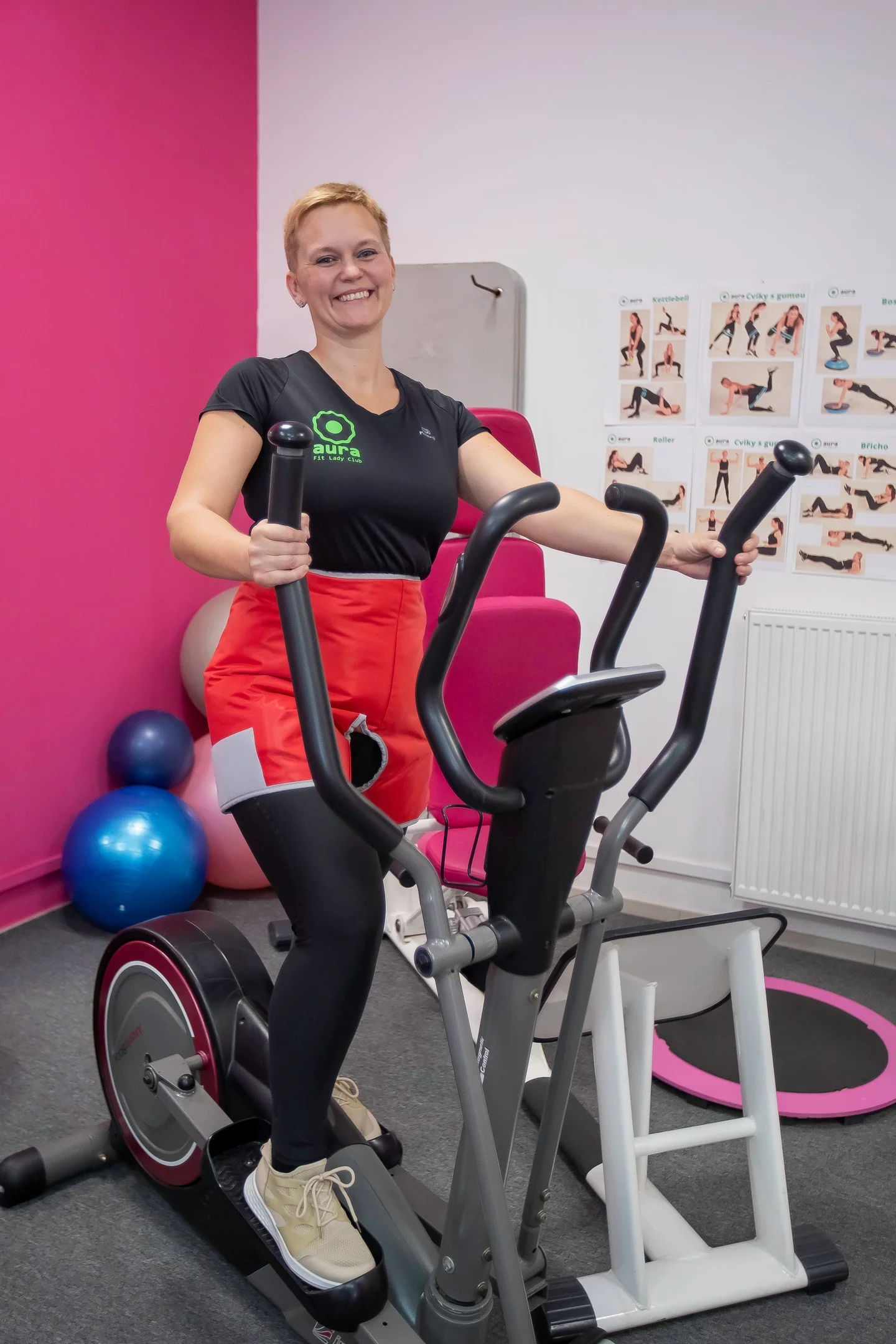 Fitness pro ženy: jednorázový neomezený vstup pro 1-2 dámy, pitný režim i analýza těla