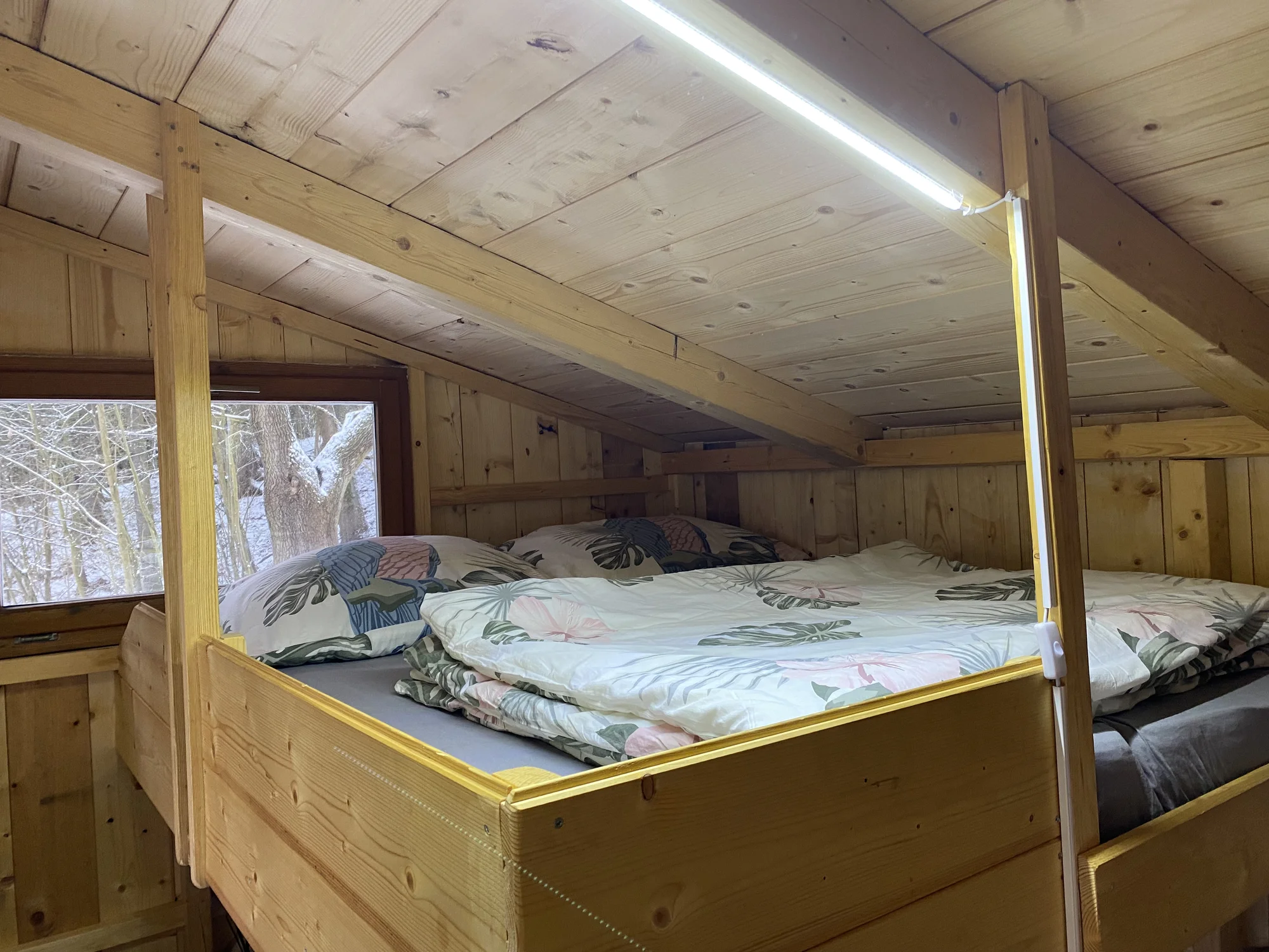 Tiny House s výhledem do krajiny Podkrkonoší i s možností využití koupacího sudu