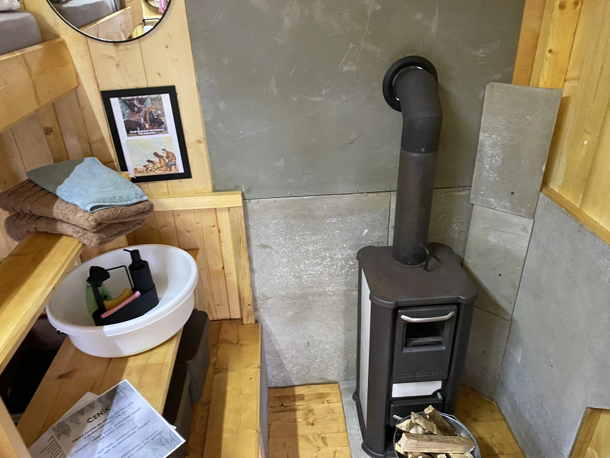 Tiny House s výhledem do krajiny Podkrkonoší i s možností využití koupacího sudu