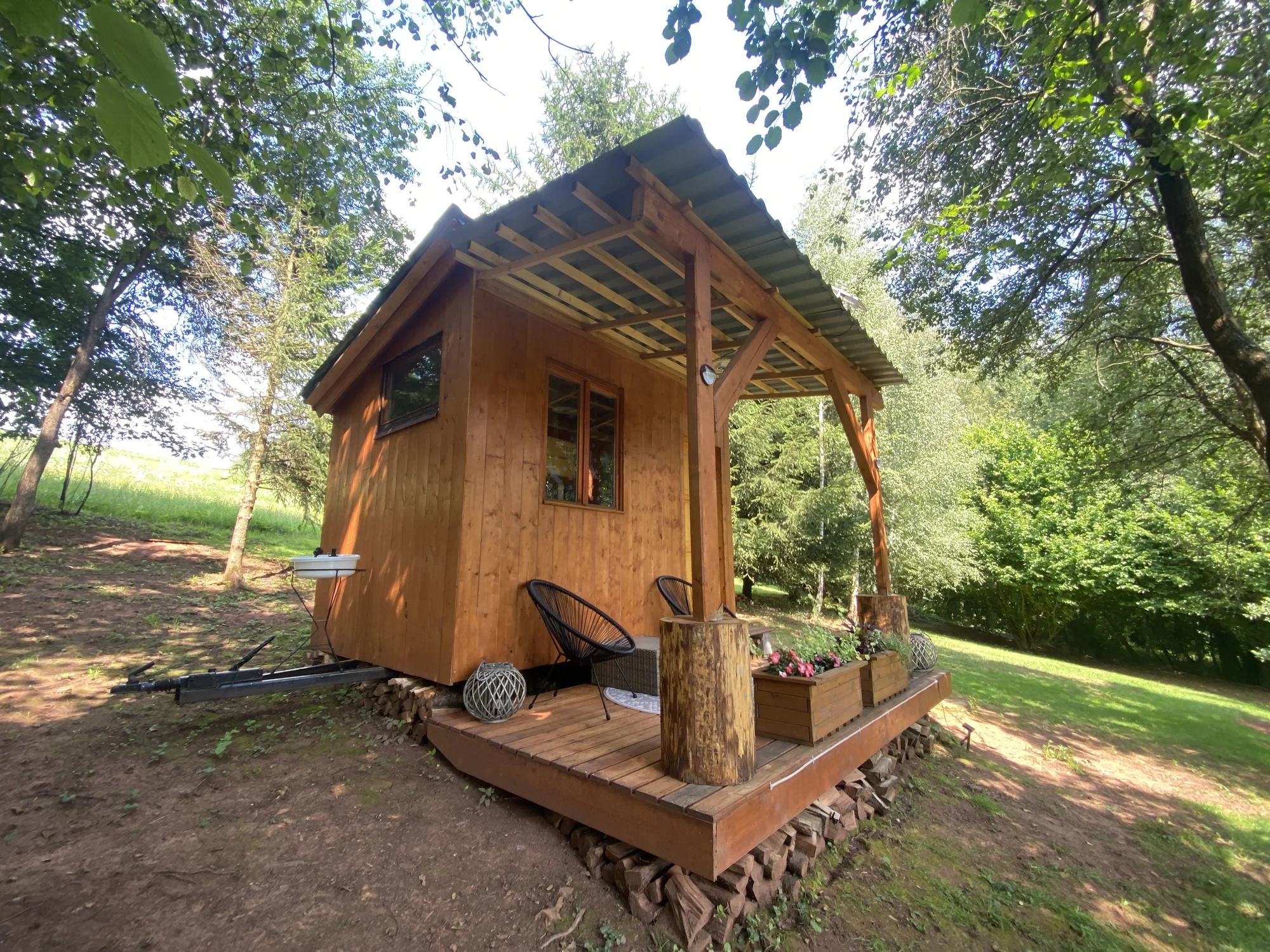 Tiny House s výhledem do krajiny Podkrkonoší i s možností využití koupacího sudu