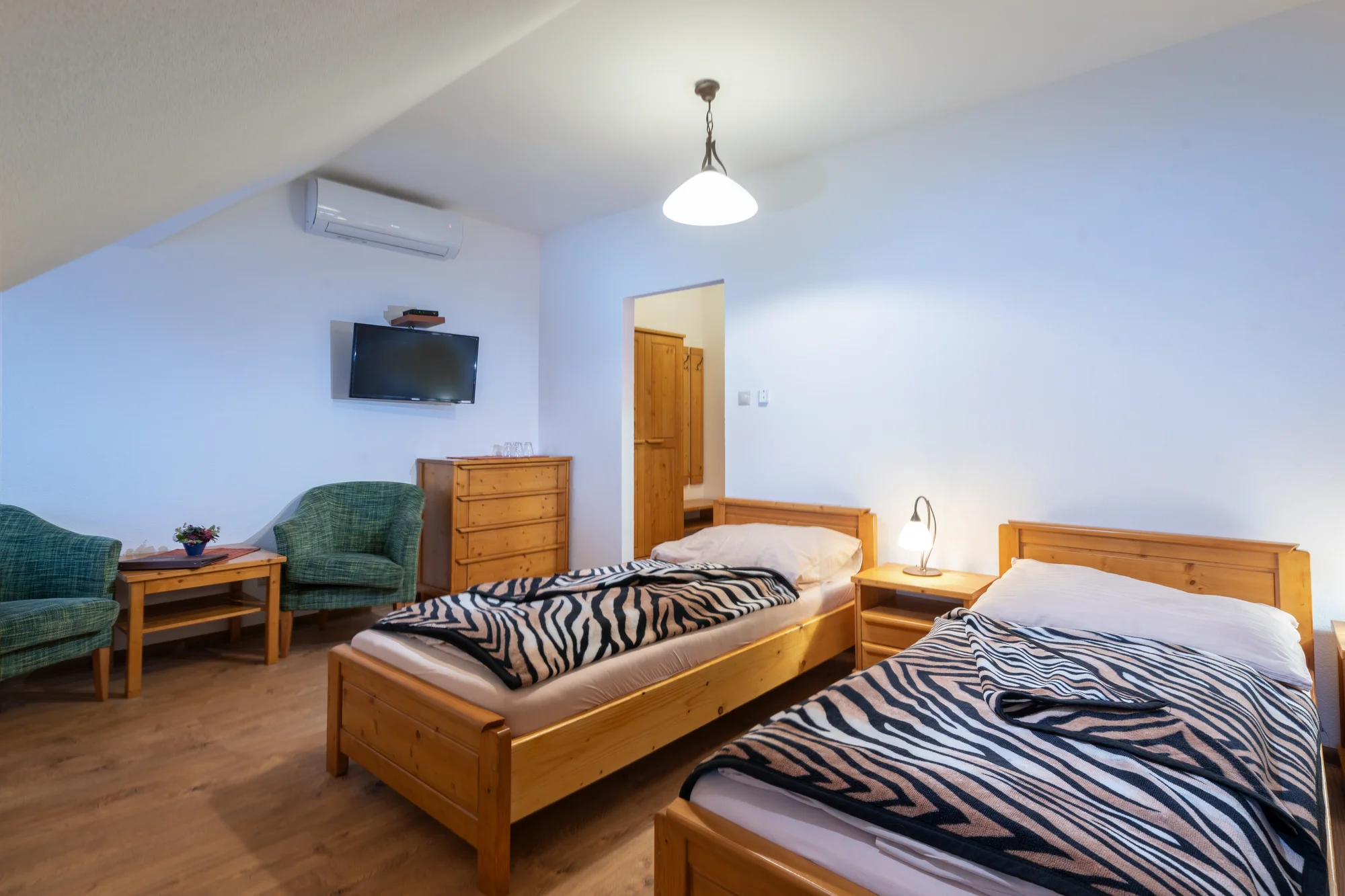 Dovolená na ranči v Novém Tekově: Koně, polopenze, bowling i wellness