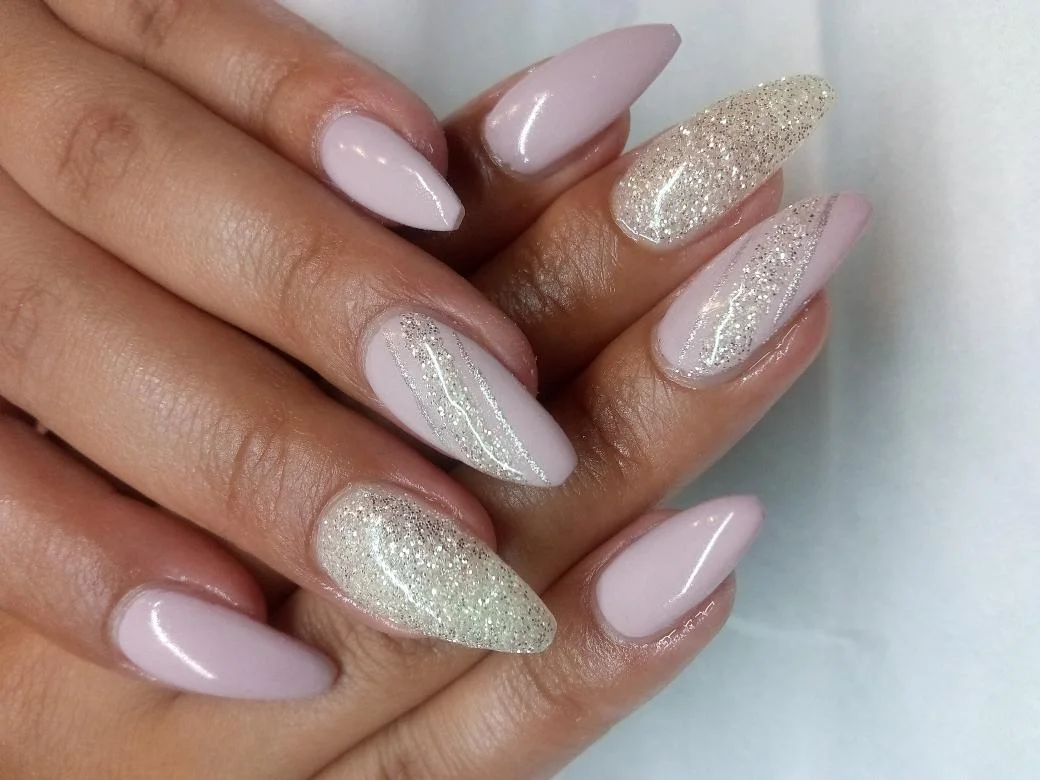 Manikúra i P-Shine, gel lak či modeláž nebo doplnění gelových nehtů