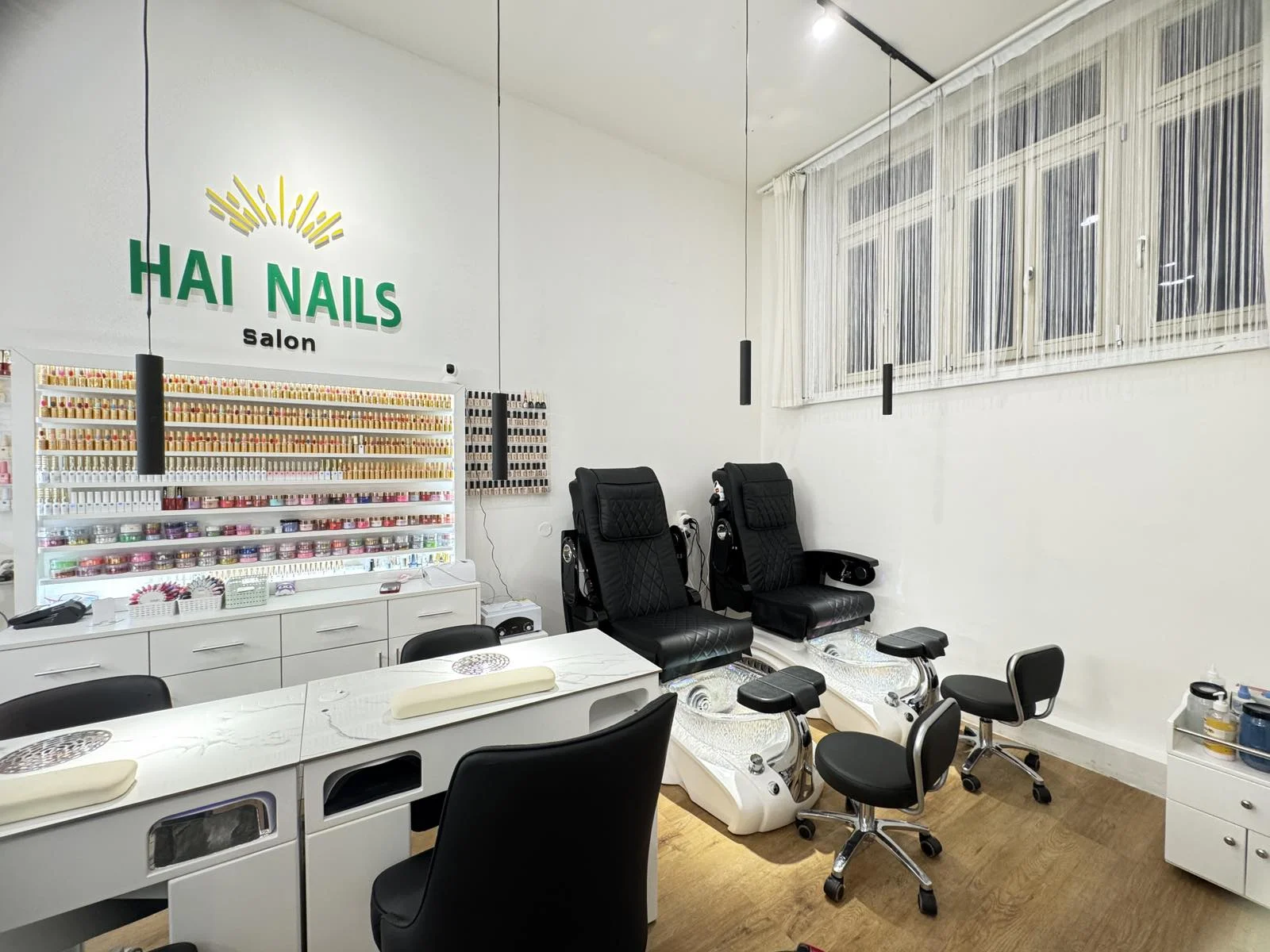 Nehty, které zazáří: manikúra, pedikúra, gelový lak, shellac i masáž