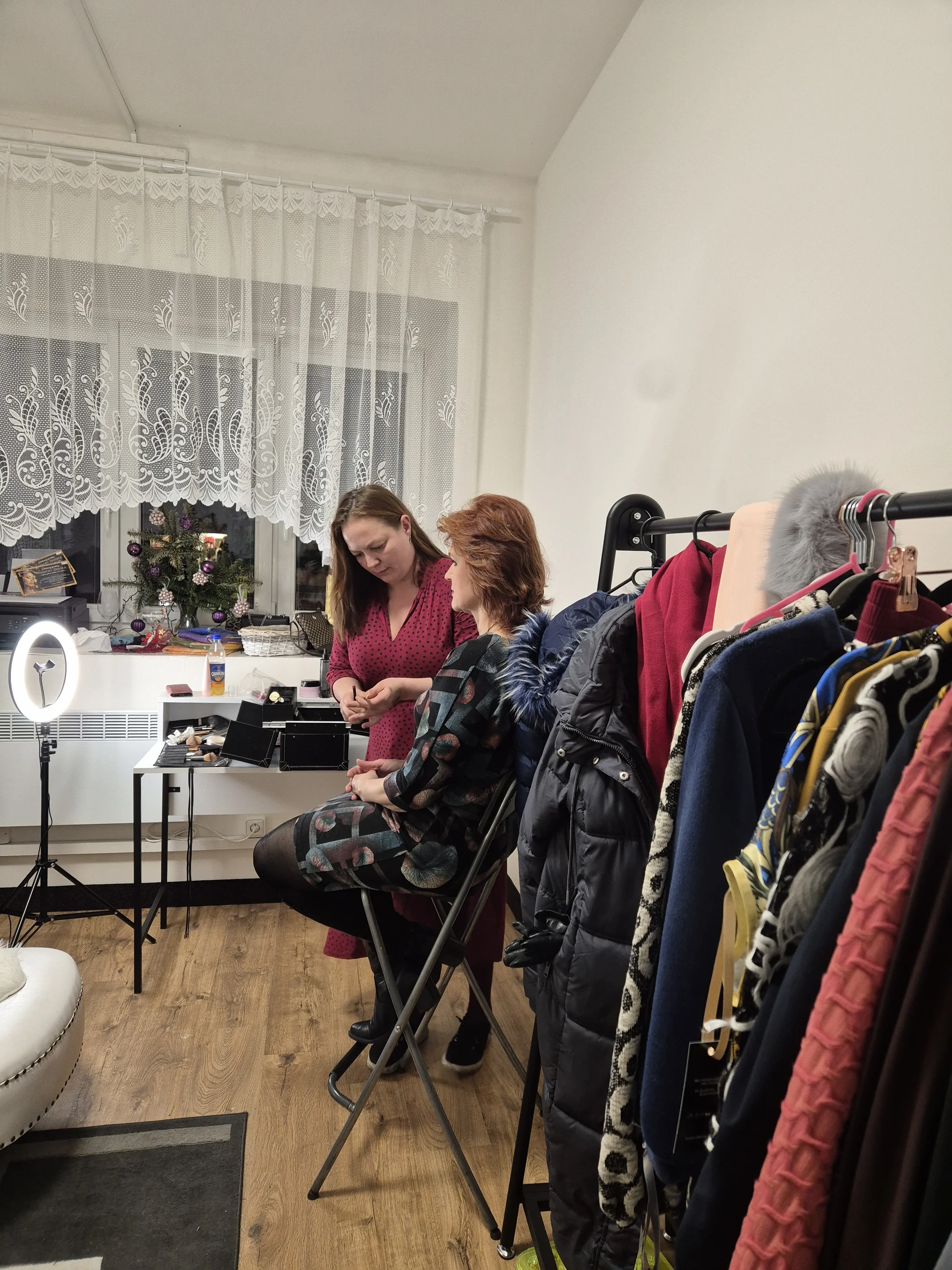 Proměna looku se stylistkou pro 1 os. i partu kamarádek vč. líčení a focení i otevřený voucher