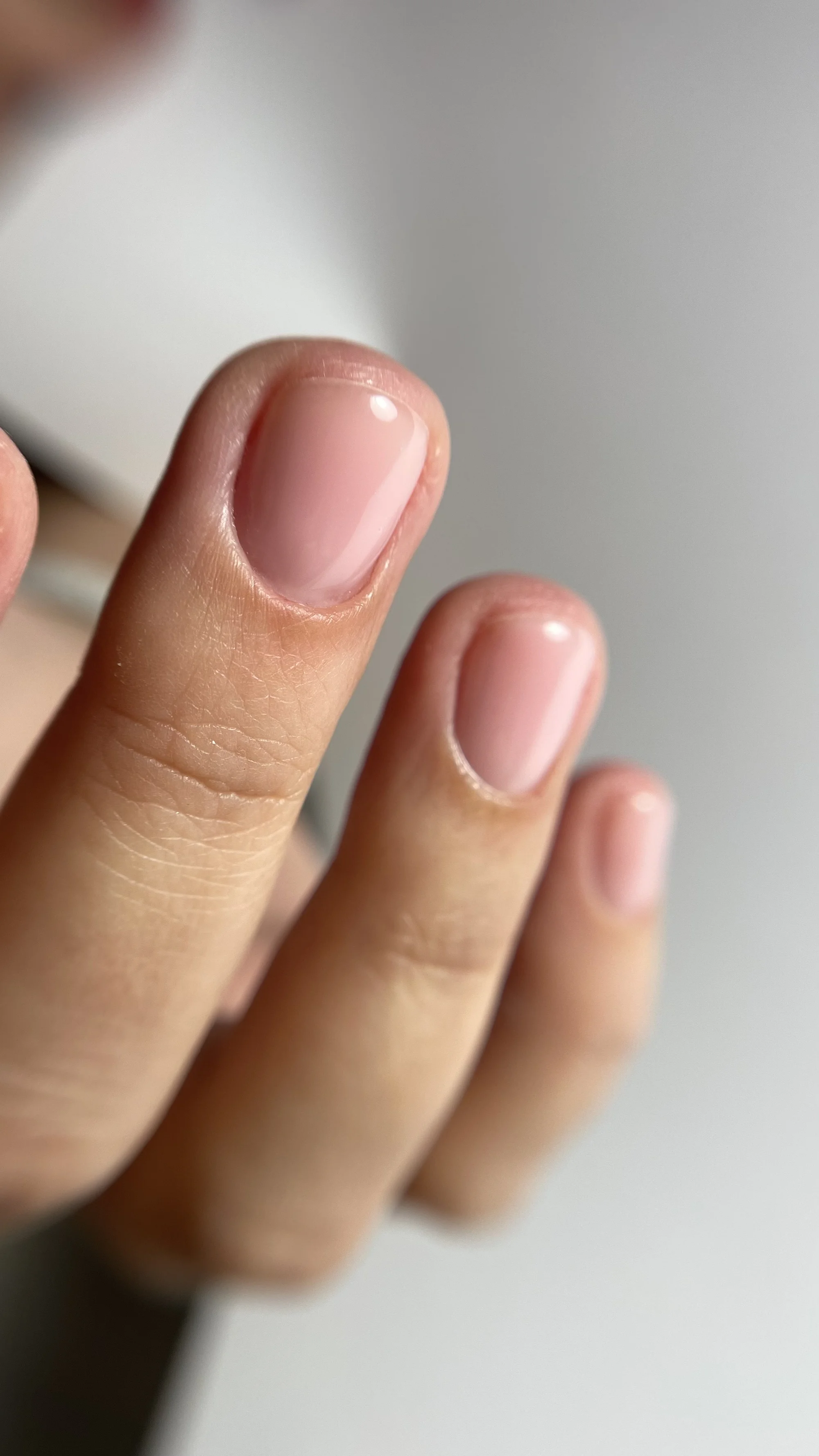 Krásné nehty: základní manikúra, japonská manikúra P-shine, modeláž i gel lak