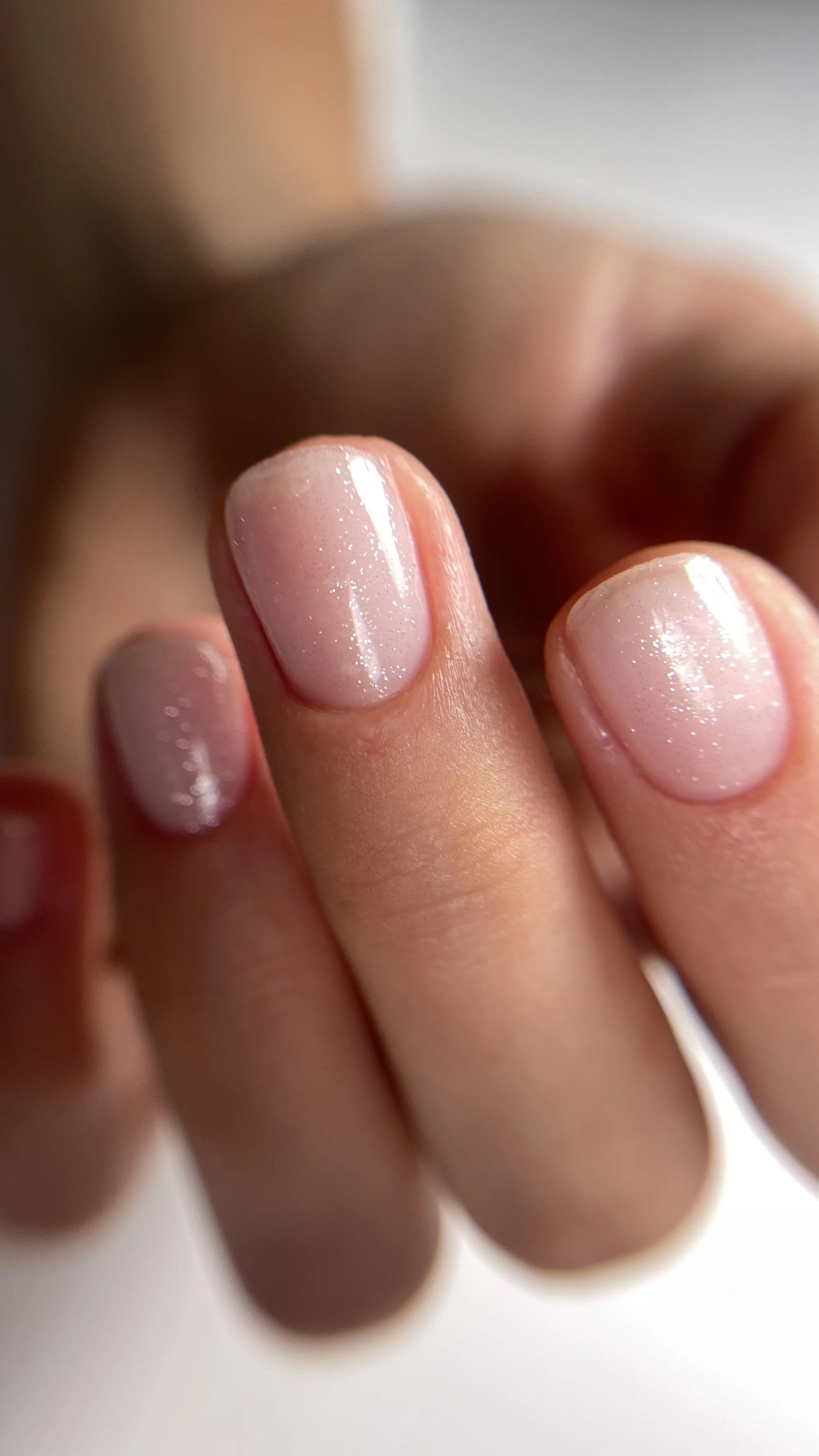 Krásné nehty: základní manikúra, japonská manikúra P-shine, modeláž i gel lak