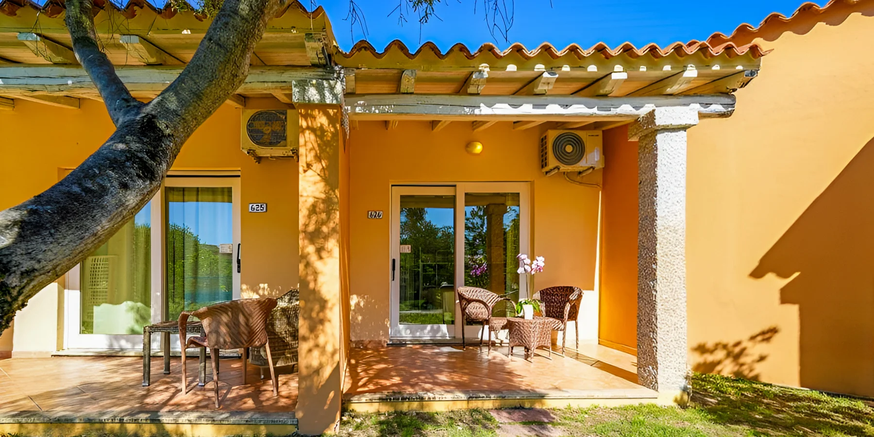 Rodinná dovolená na Sardinii: resort nedaleko písečné pláže, all inclusive light, animace