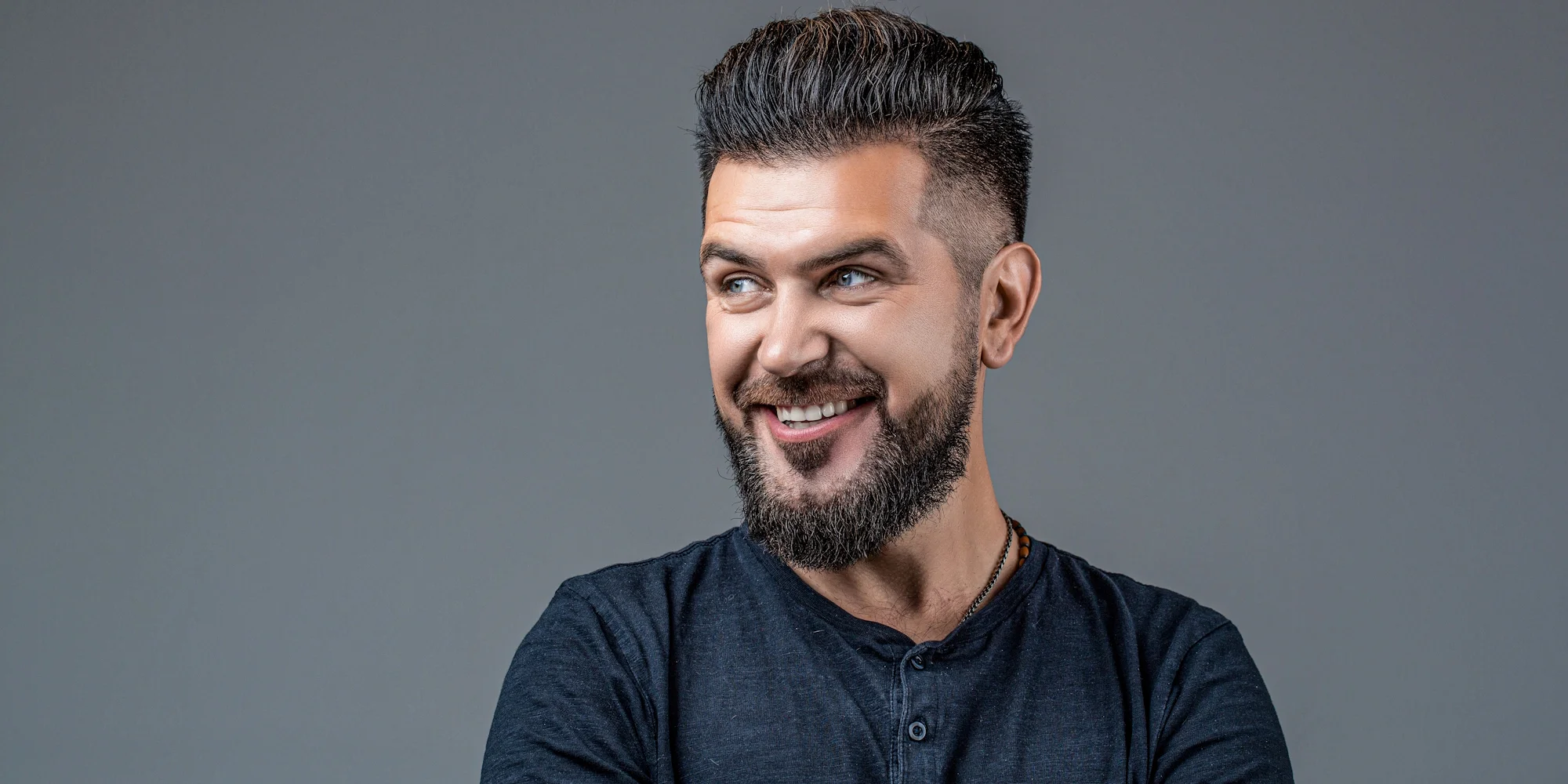 Dokonalá péče o vlasy: střih i mytí peelingovou pastou s mořskou solí, regenerace a hydratace