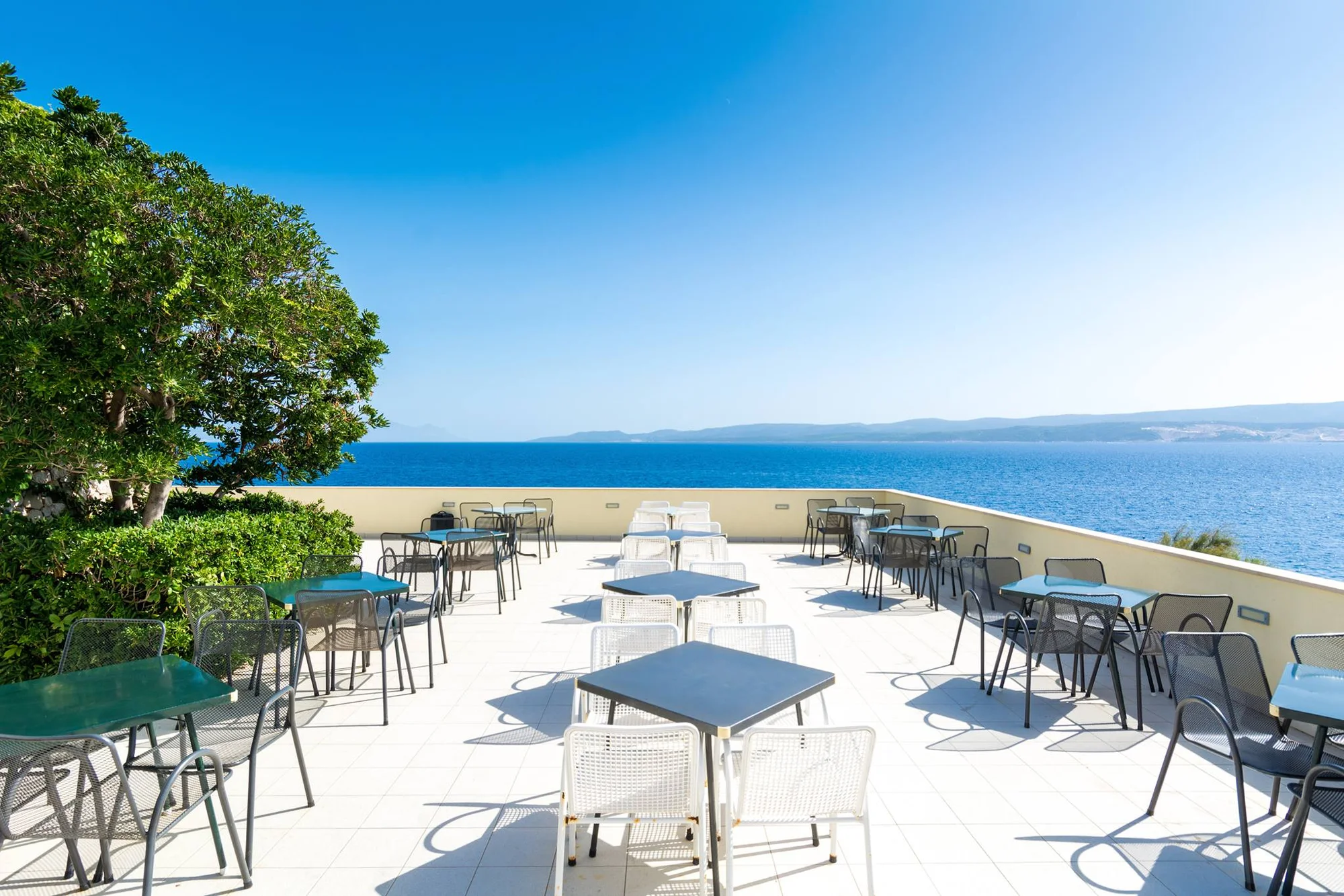 Plážový resort u Omiše: pobyt v hotelu s all inclusive light, v létě animace, first minute sleva