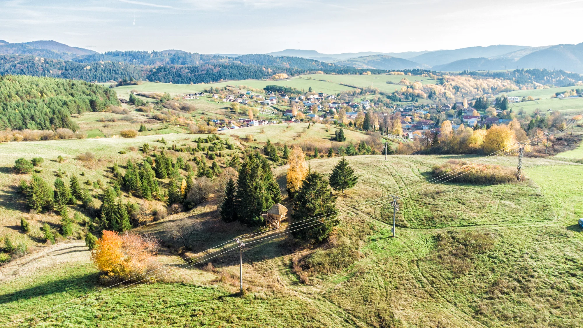 Krásný domek na stromě s velkou terasou: relax a romantika uprostřed tiché přírody