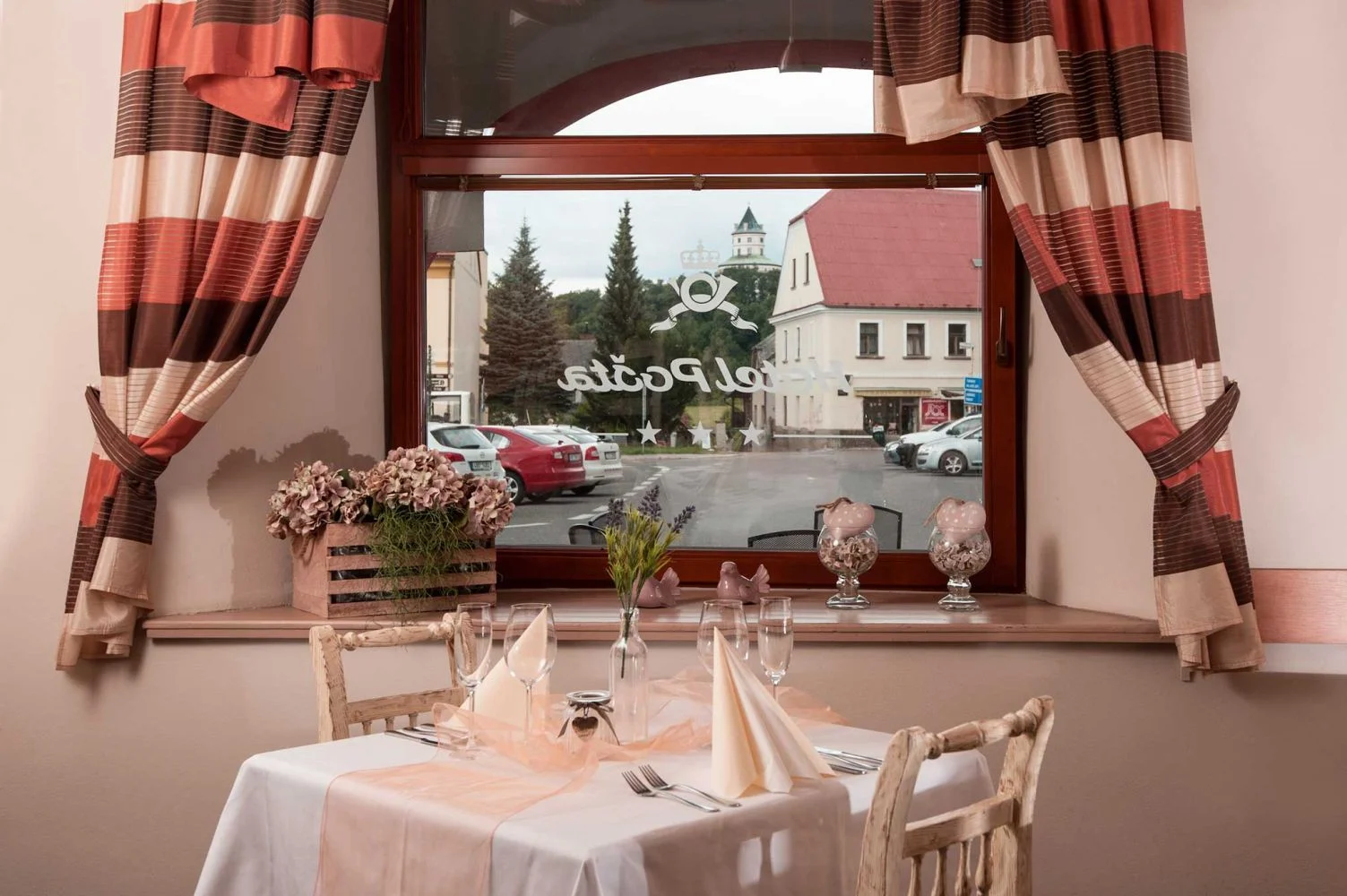 Pobyt v srdci Českého ráje: hotel se snídaní i polopenzí s degustační večeří