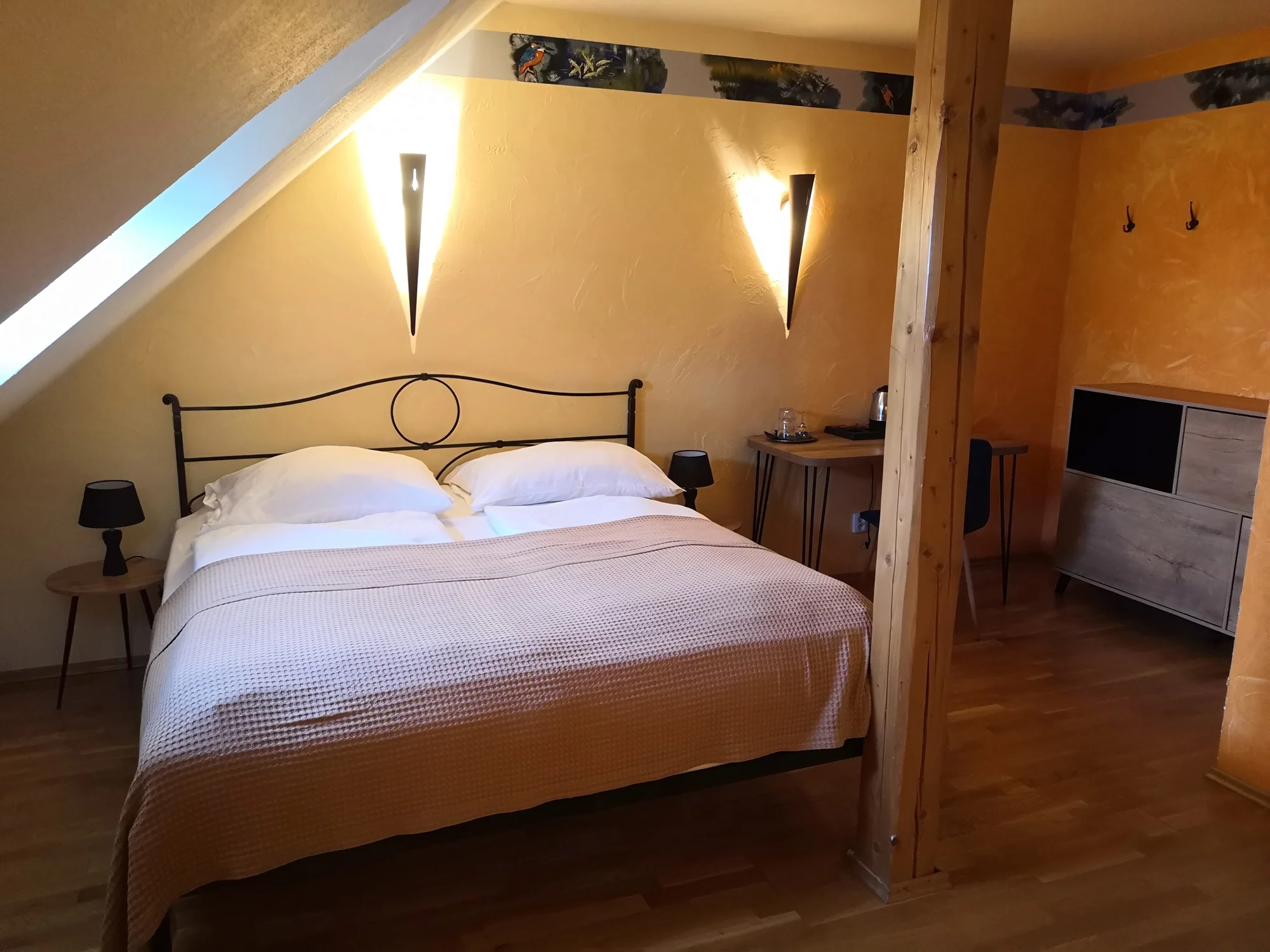 Pobyt v srdci Mikulova v Boutique hotelu Templ: snídaně, degustační menu s vinným párováním i noc zdarma