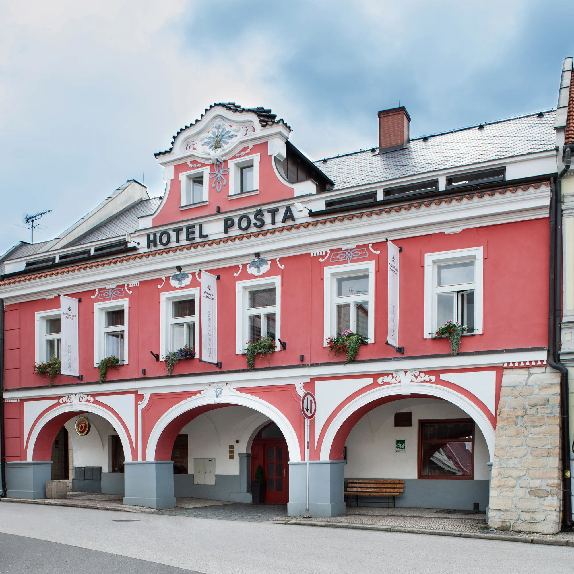 Pobyt v srdci Českého ráje: hotel se snídaní i polopenzí s degustační večeří