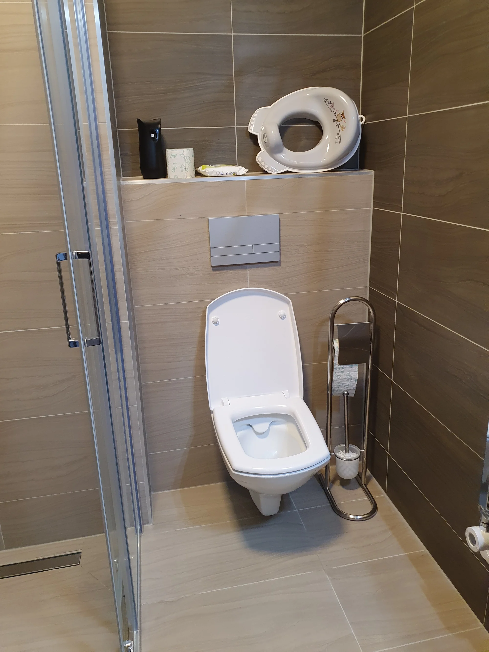 Pohodová dovolená: zcela nový apartmán na břehu Malého Lipna, předzahrádka