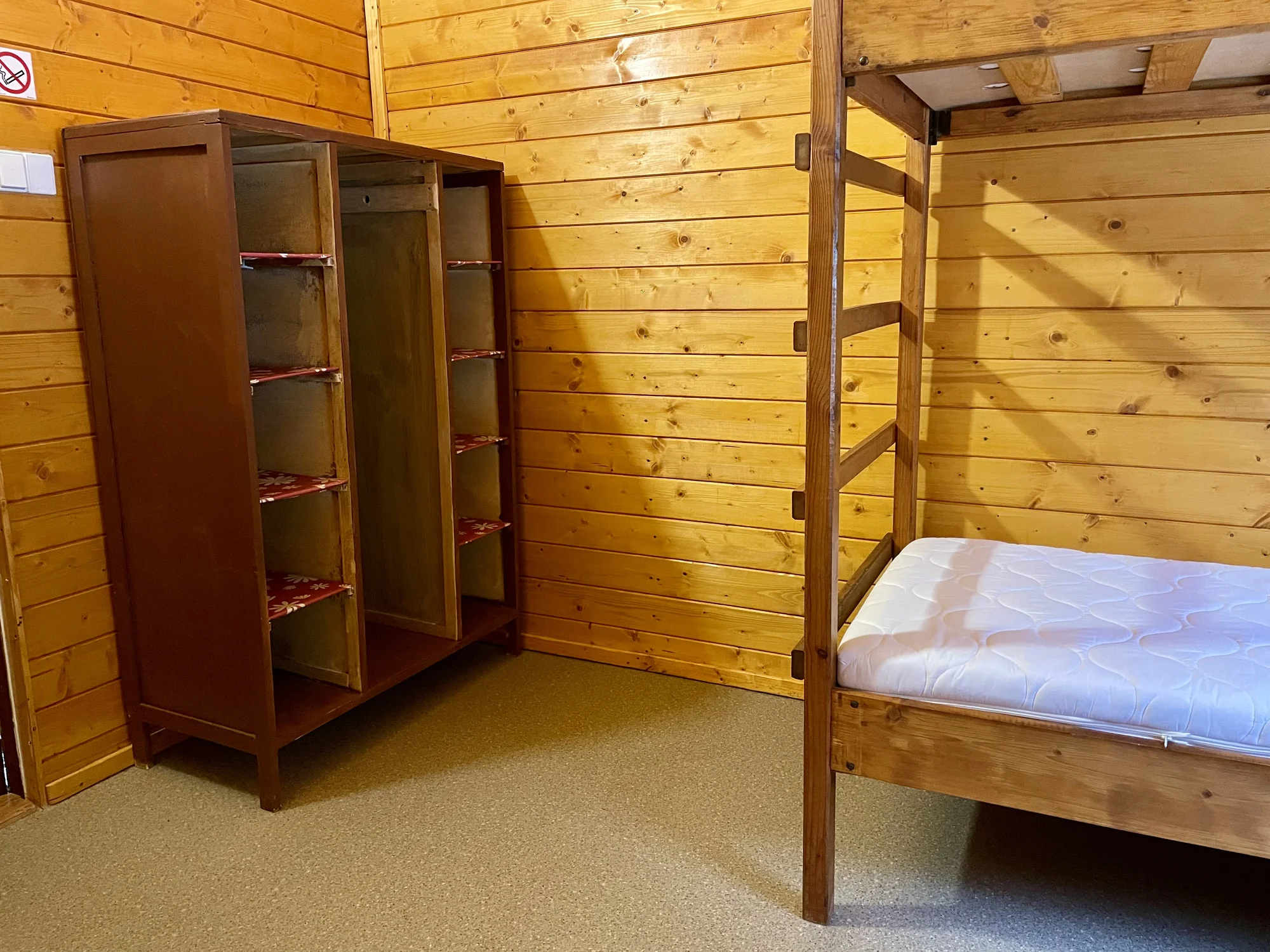 Pobyt v kempové chatce v západních Čechách až pro 4 osoby i se snídaní