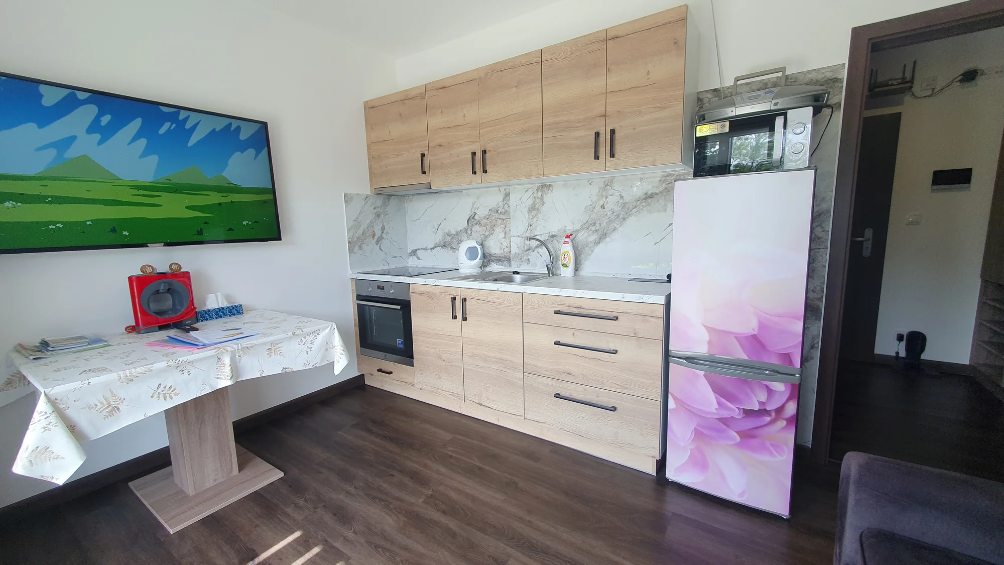Pohodová dovolená: zcela nový apartmán na břehu Malého Lipna, předzahrádka